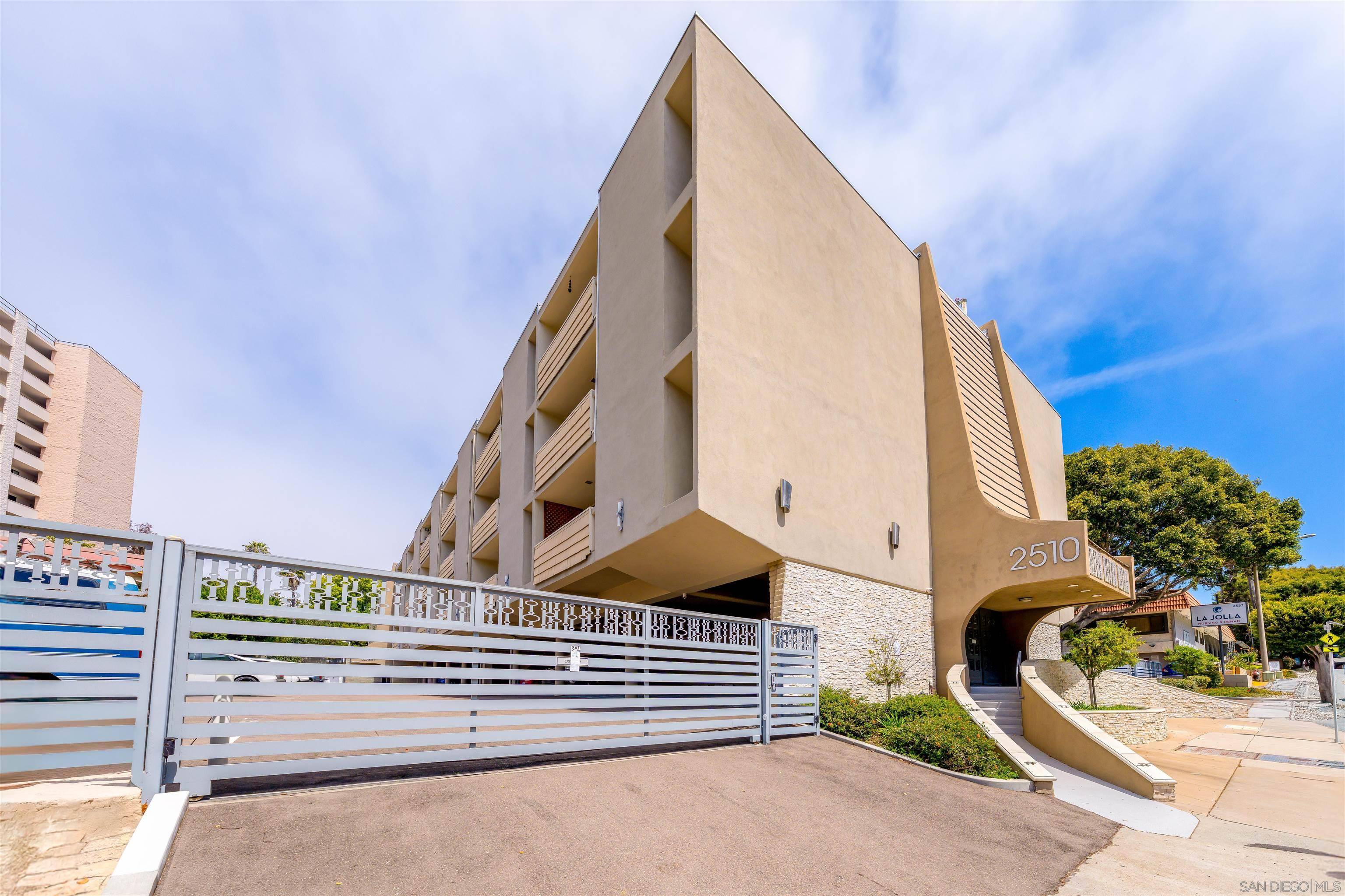 La Jolla, CA 92037,2510 Torrey Pines #212