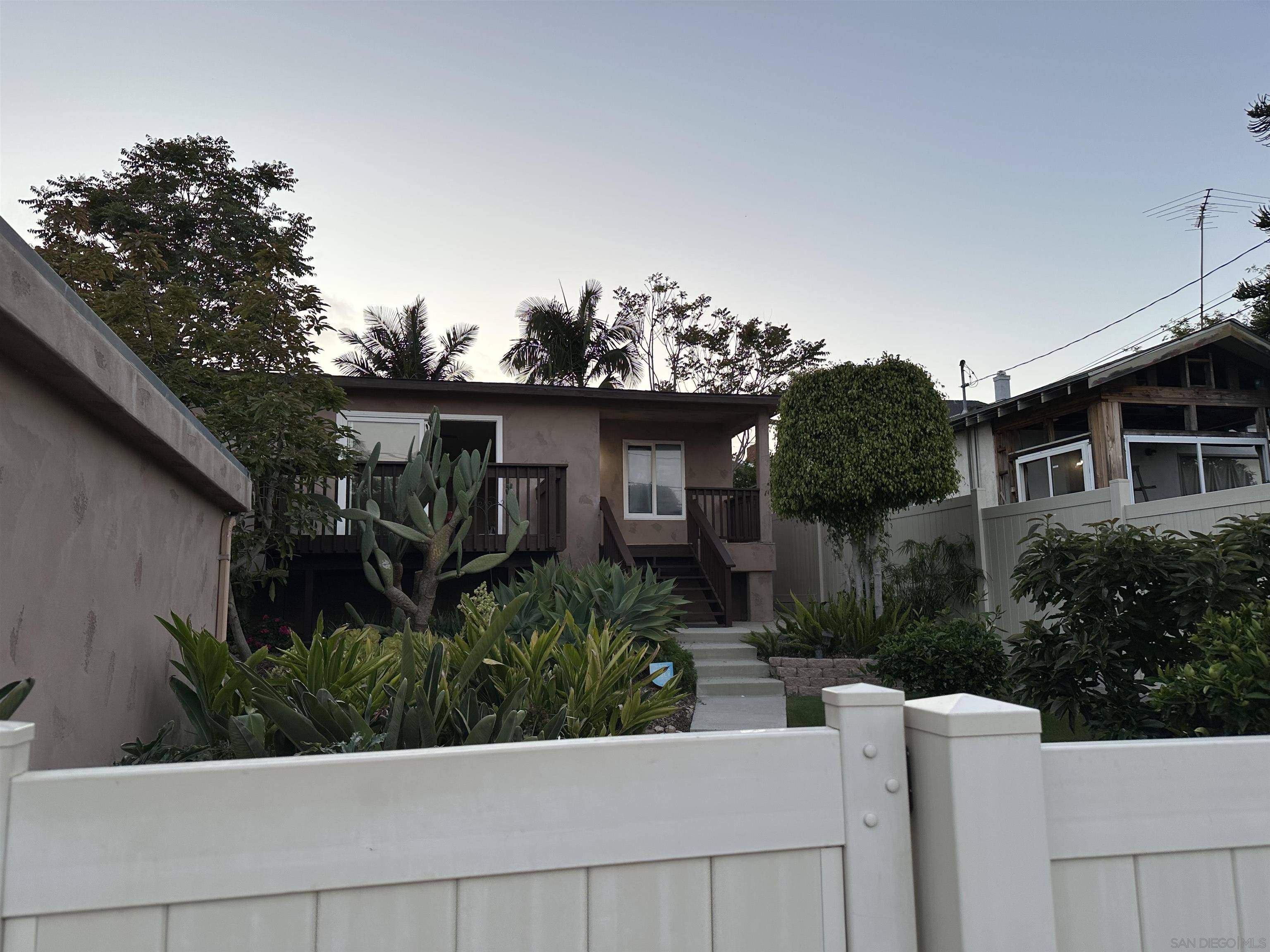 San Diego, CA 92110,1712 Bervy St