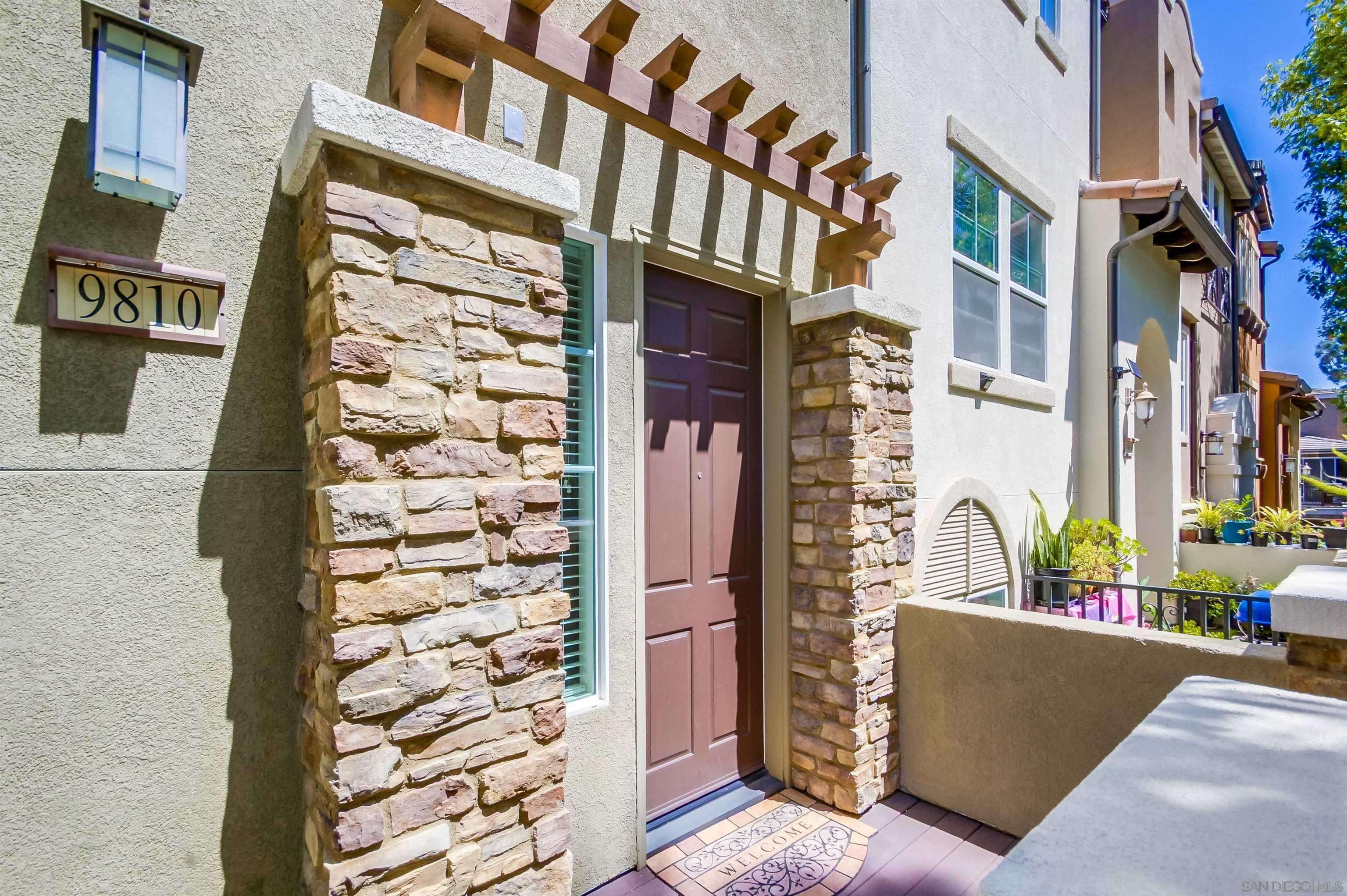 Santee, CA 92071,9810 Old Tree Ln