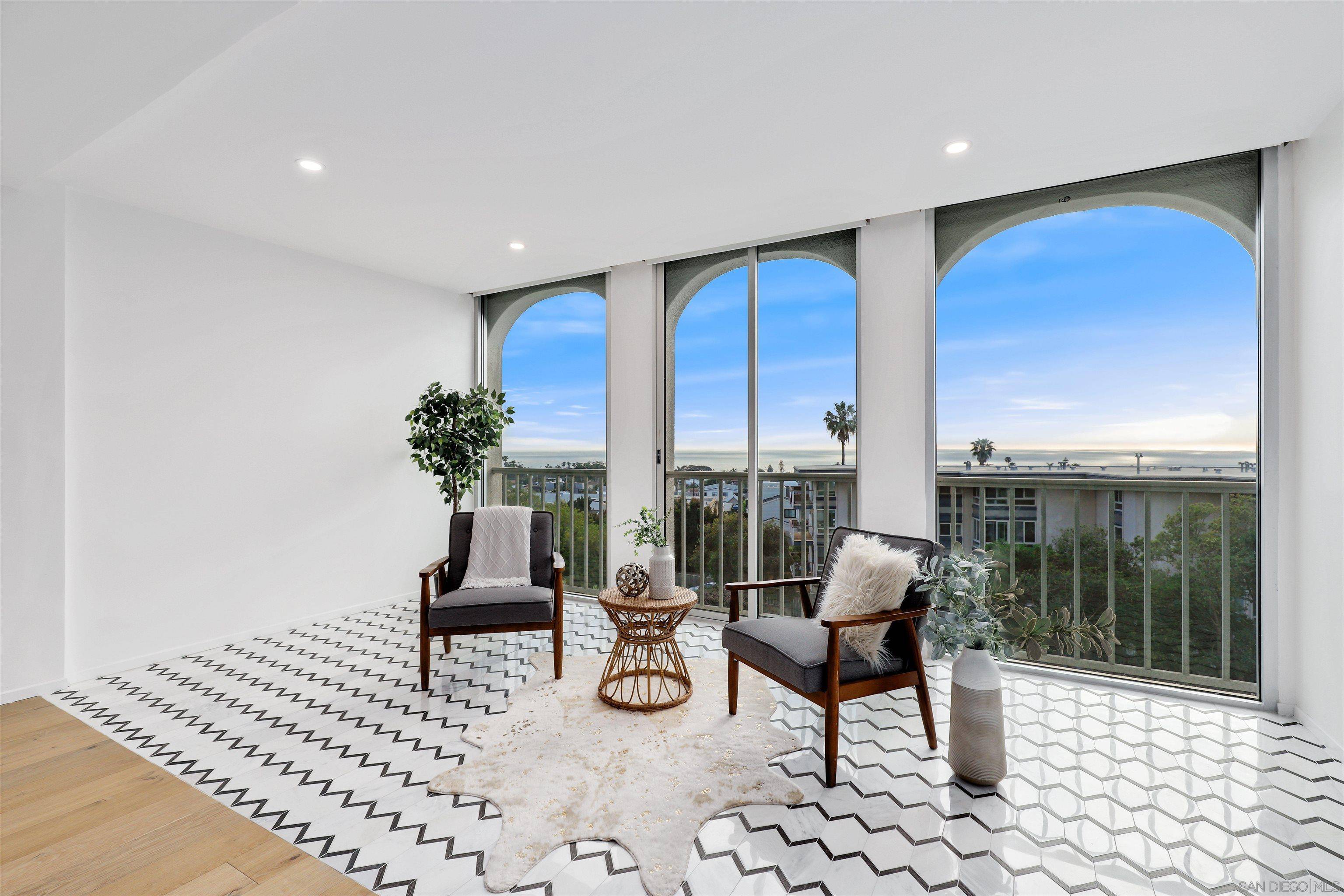 La Jolla, CA 92037,1001 Genter St #2H