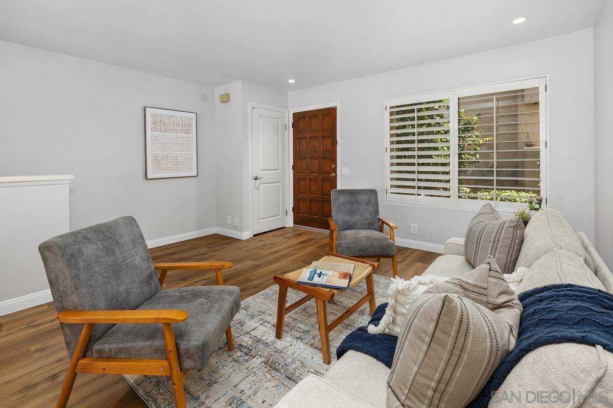 La Jolla, CA 92037,8324 Via Sonoma #71