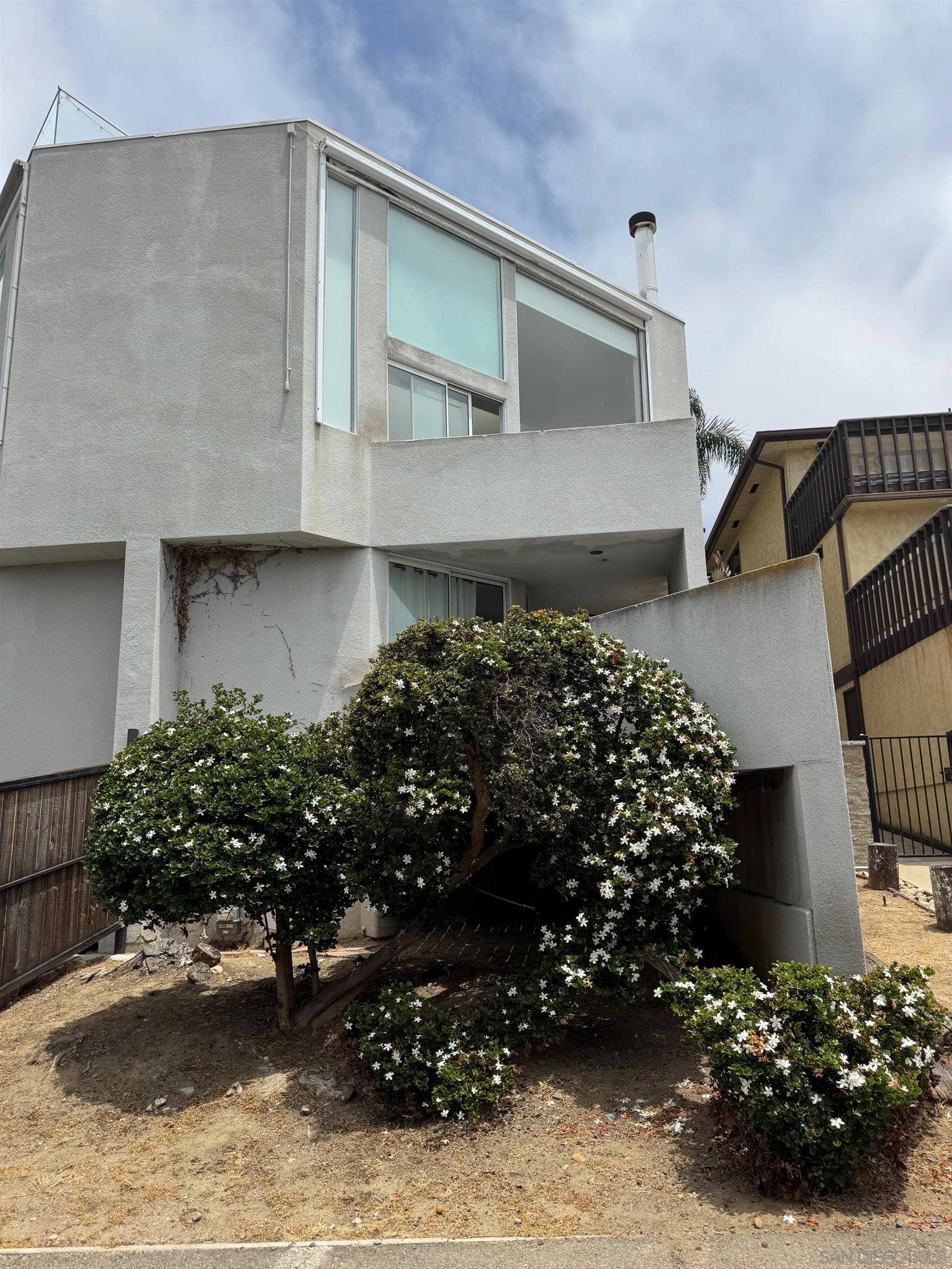 Cardiff, CA 92007,2208 Oxford Ave