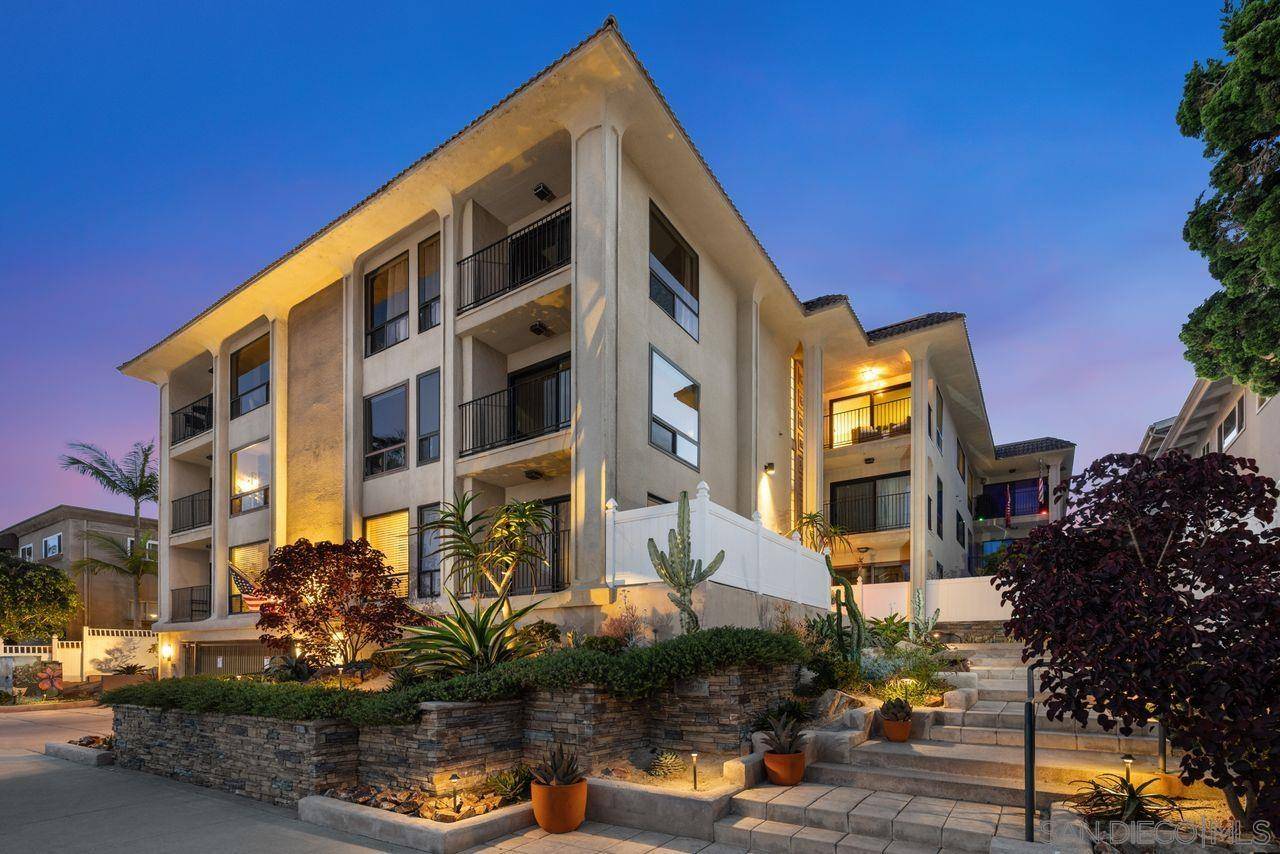 San Diego, CA 92106,370 Rosecrans St #302