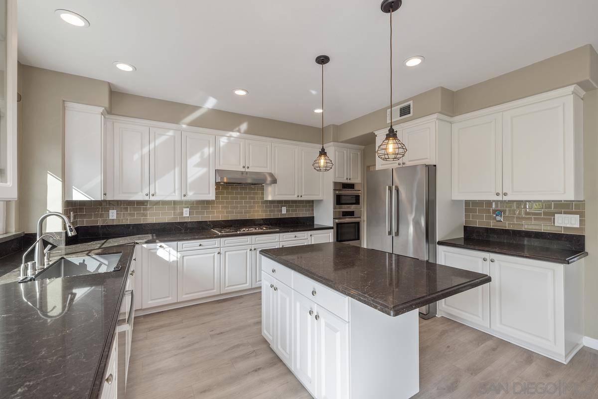 La Jolla, CA 92037,6013 Oakgate Row