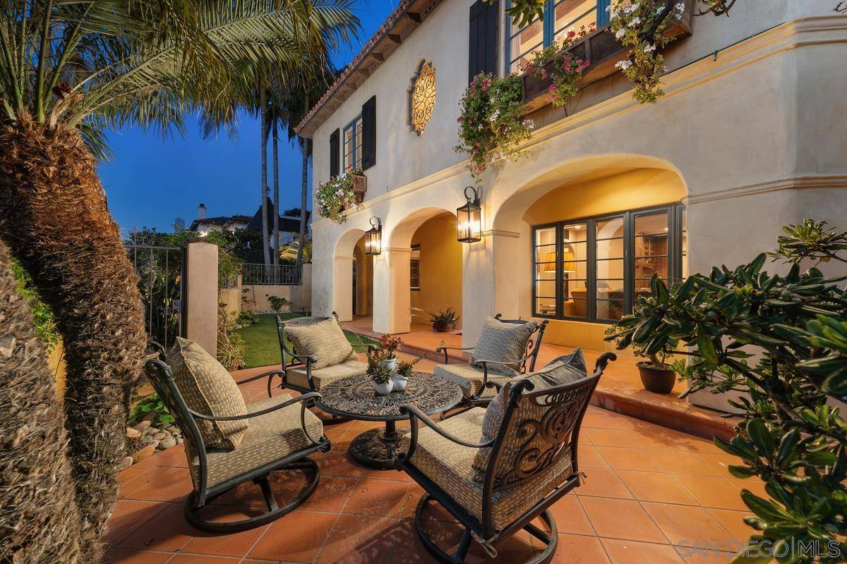 La Jolla, CA 92037,7344 Olivetas Ave