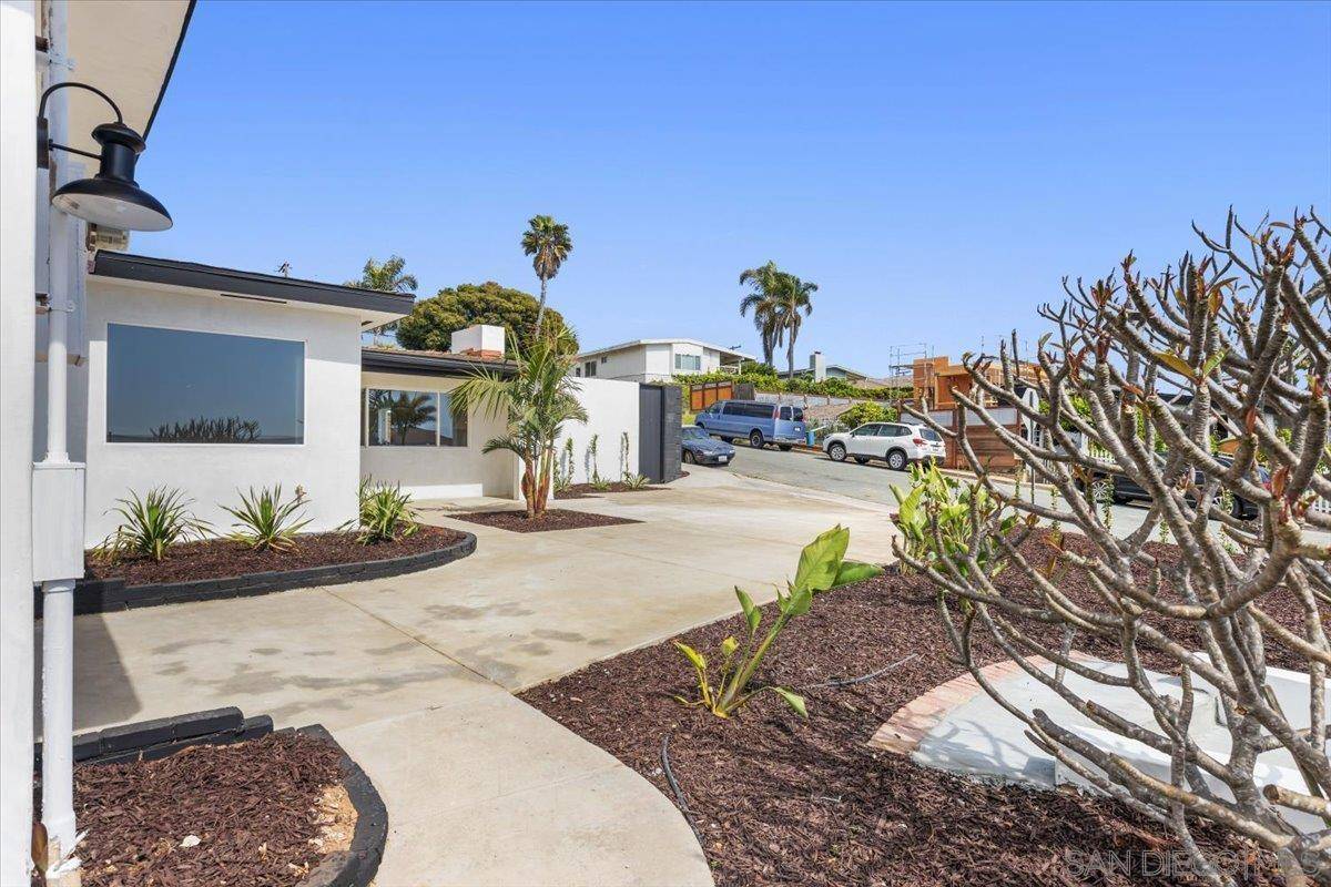 San Diego, CA 92110,2437 Burgener Blvd