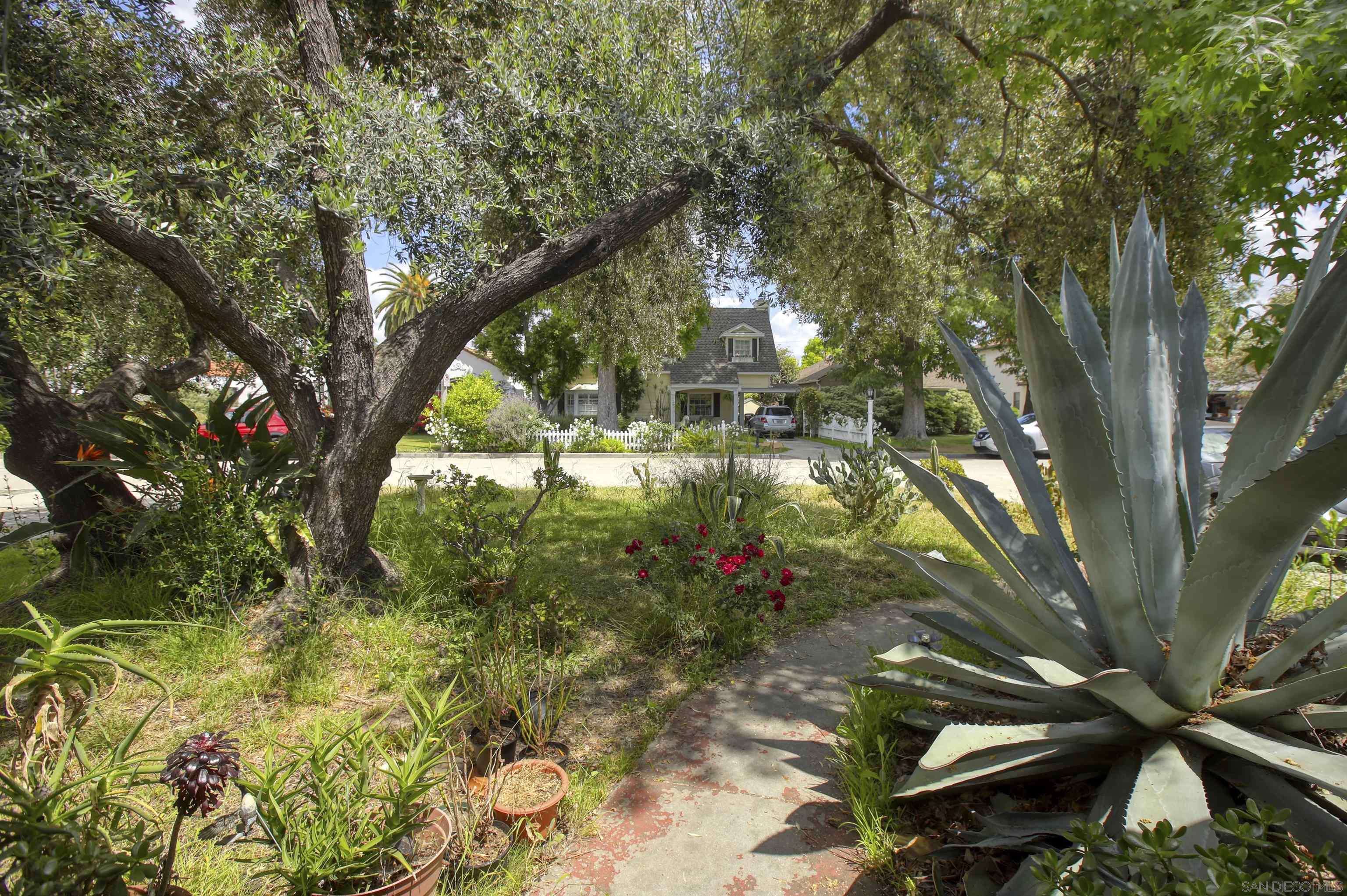 North Hollywood, CA 91602,11152 Kling St.