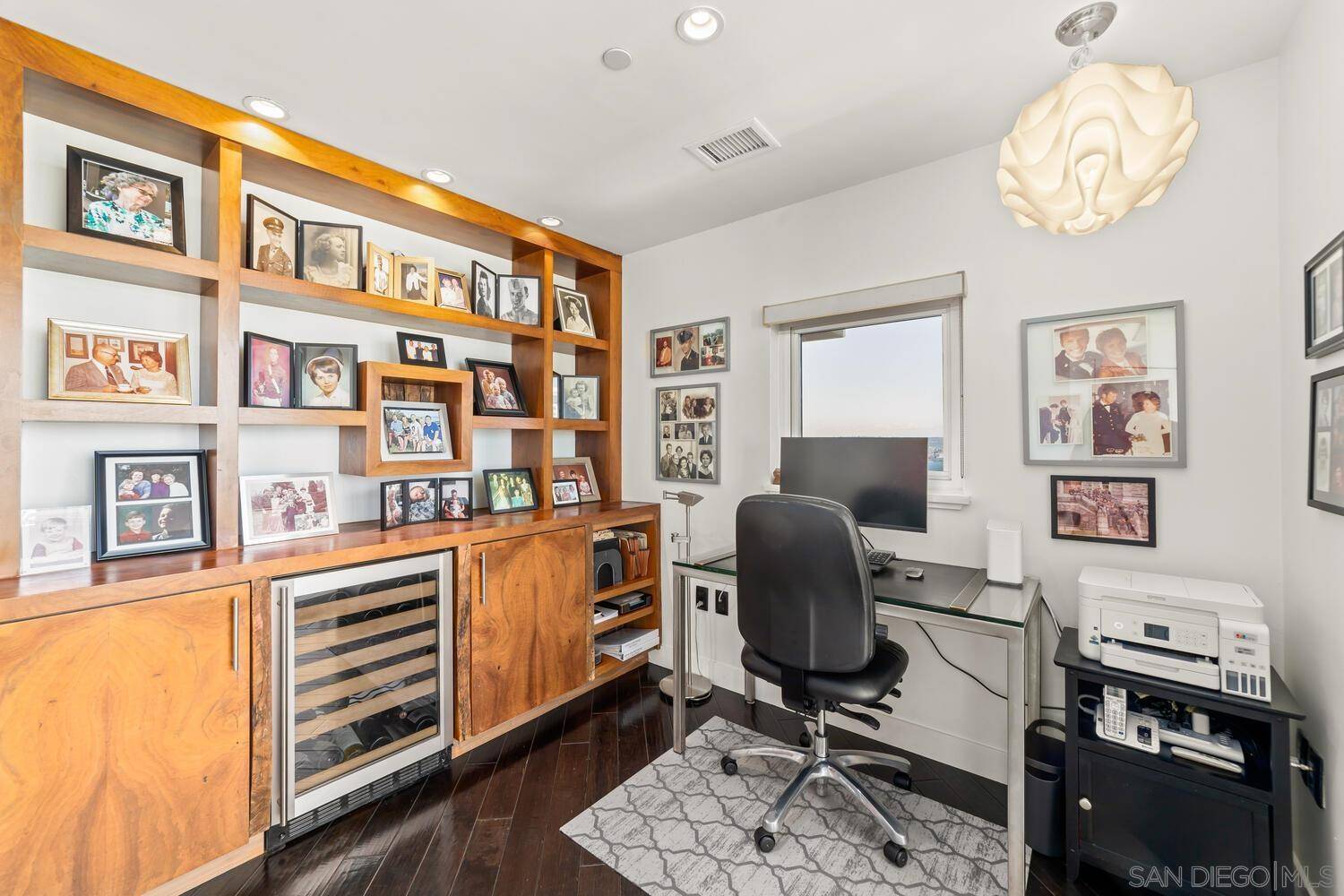 San Diego, CA 92101,700 W Harbor #2101