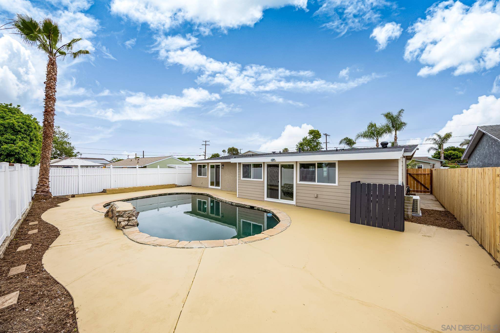 San Diego, CA 92117,3366 Neosho Pl