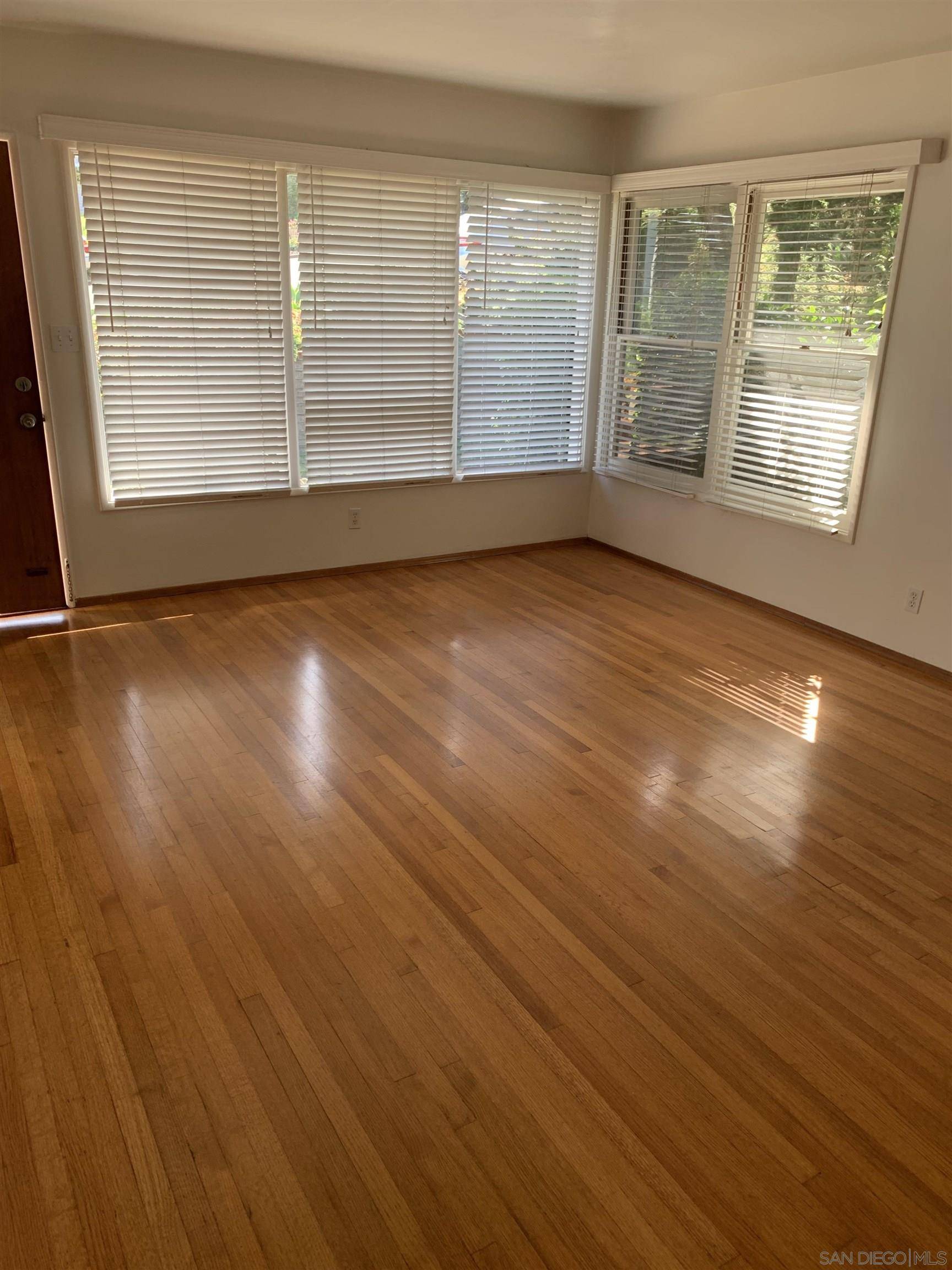 San Diego, CA 92107,4715 Del Mar Ave