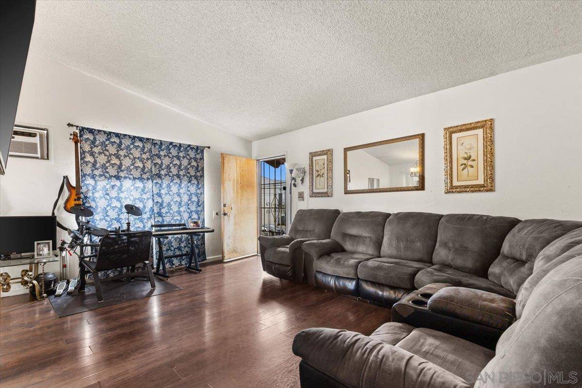 San Diego, CA 92105,4028 48Th St #4