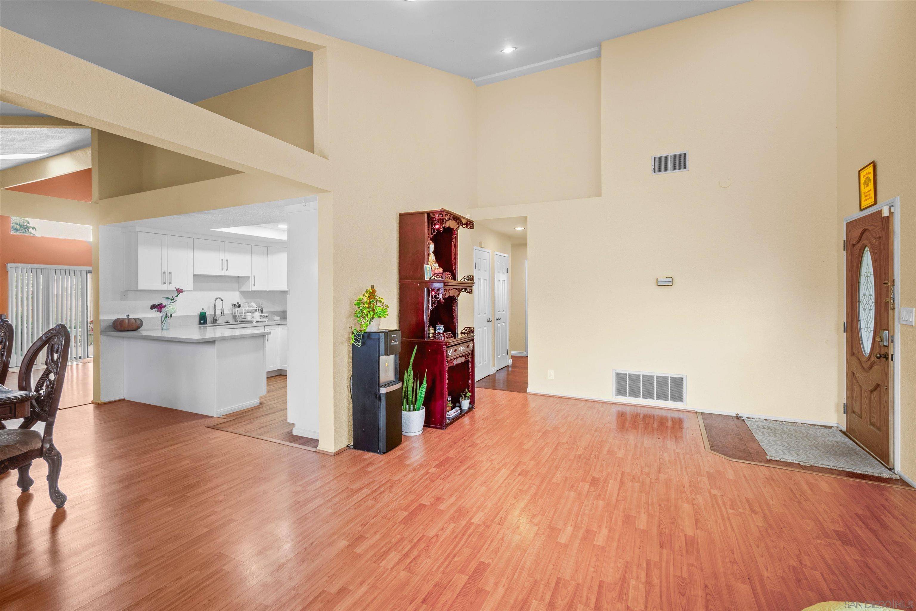 Long Beach, CA 90806,720 W Columbia St