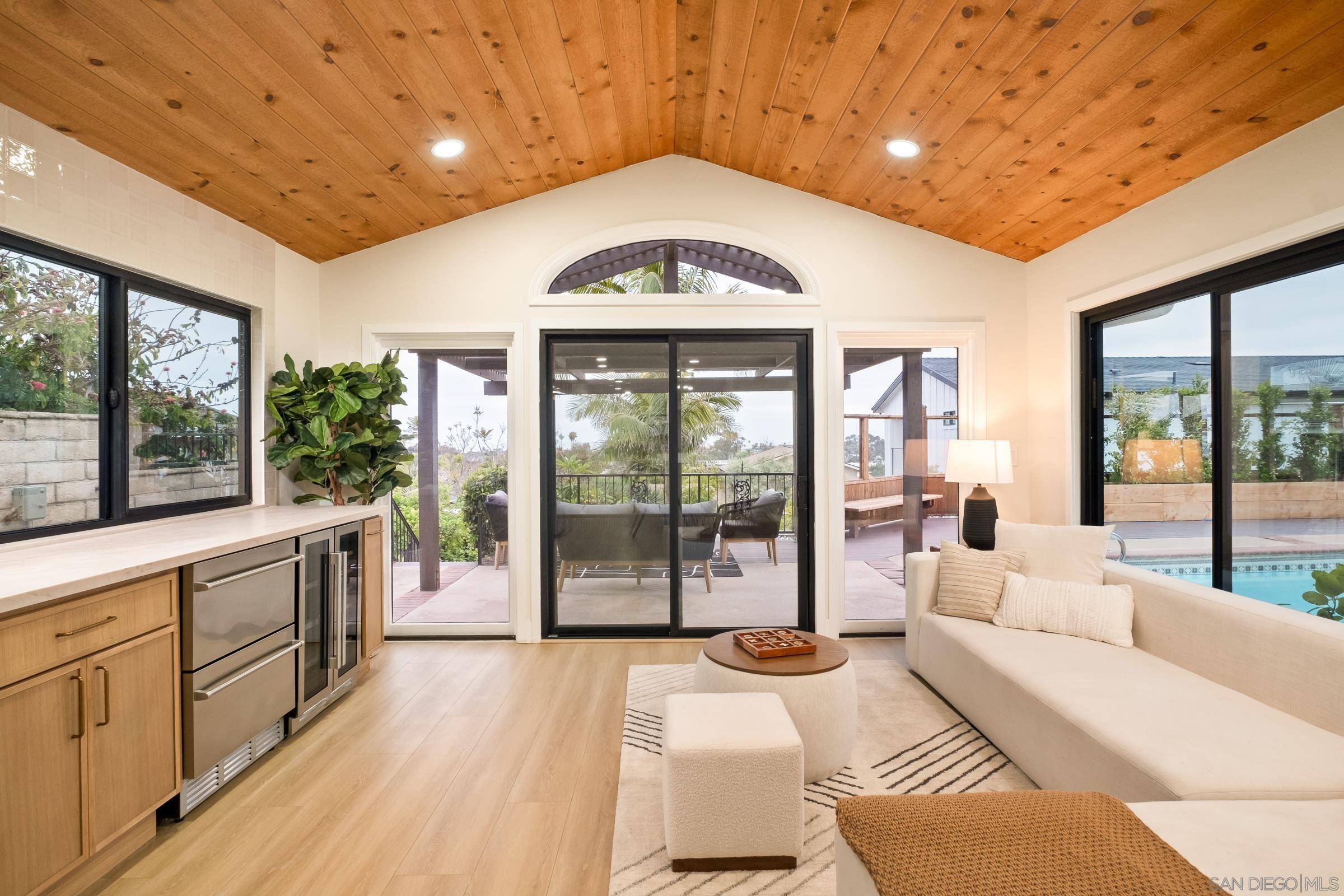 Carlsbad, CA 92008,3985 Syme Dr
