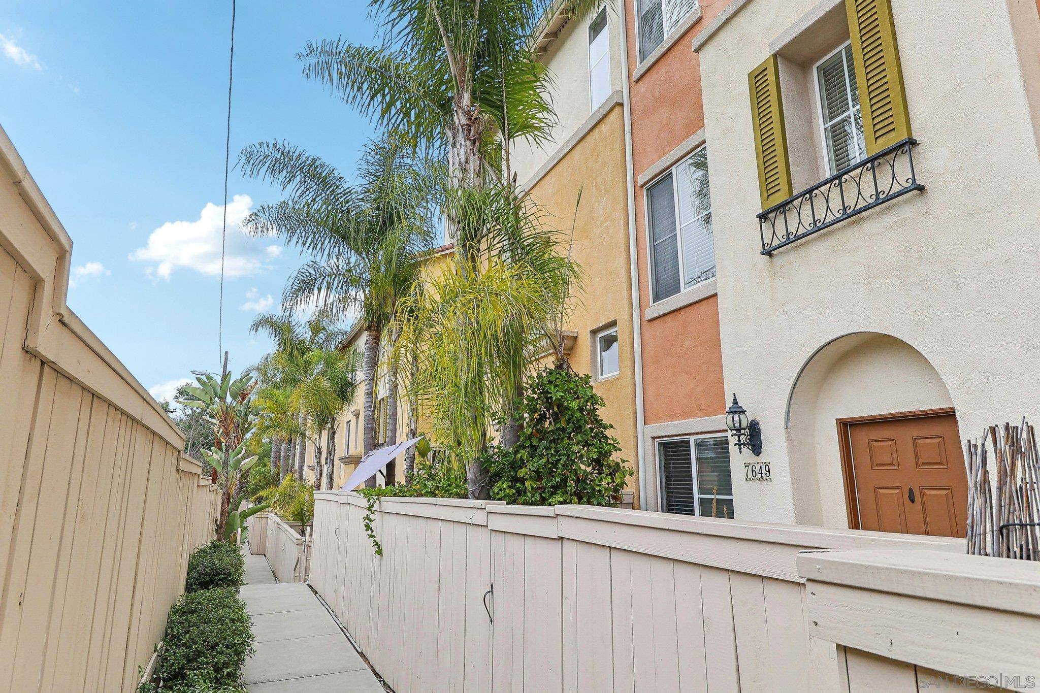 San Diego, CA 92111,7647 Family Circle