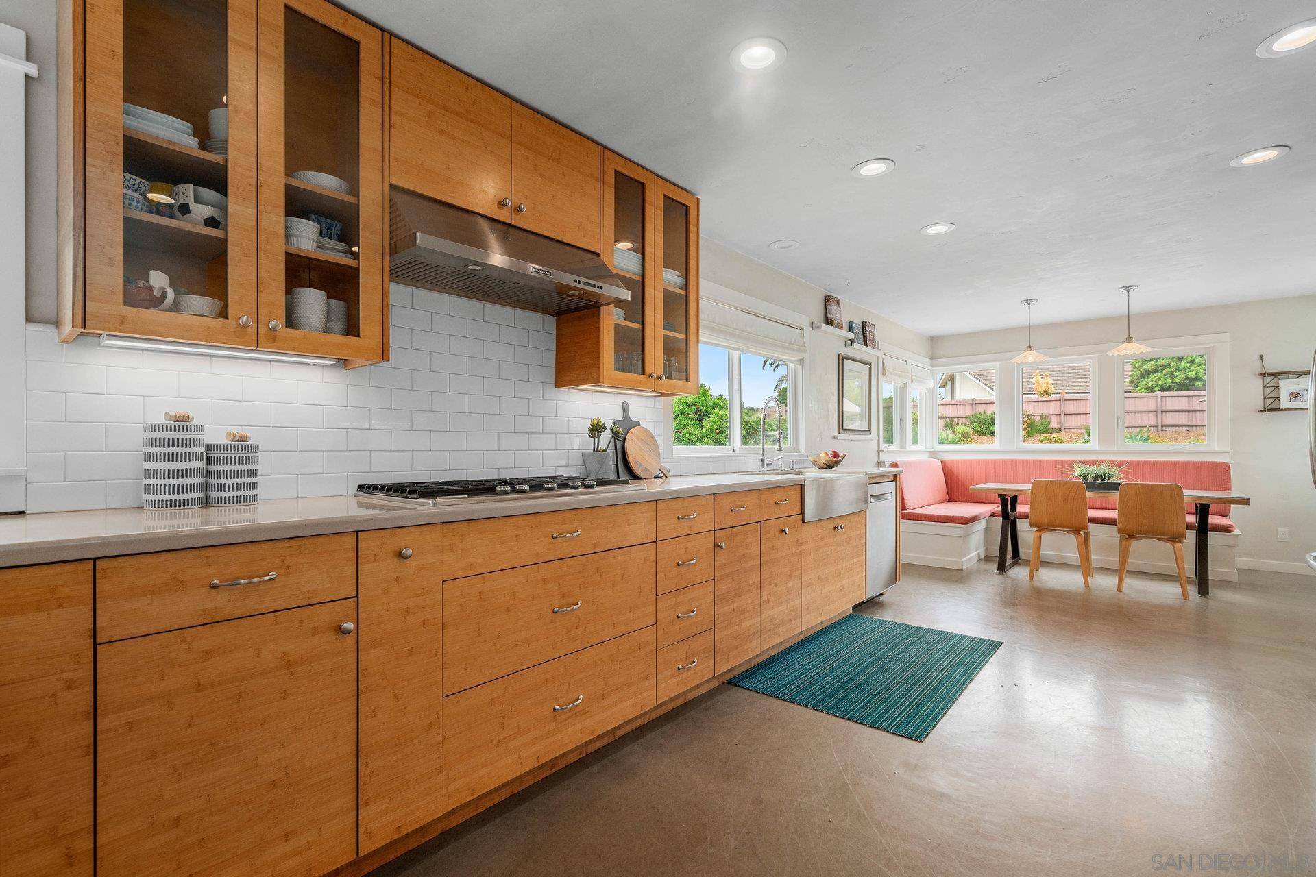Escondido, CA 92029,3213 Avenida Hacienda