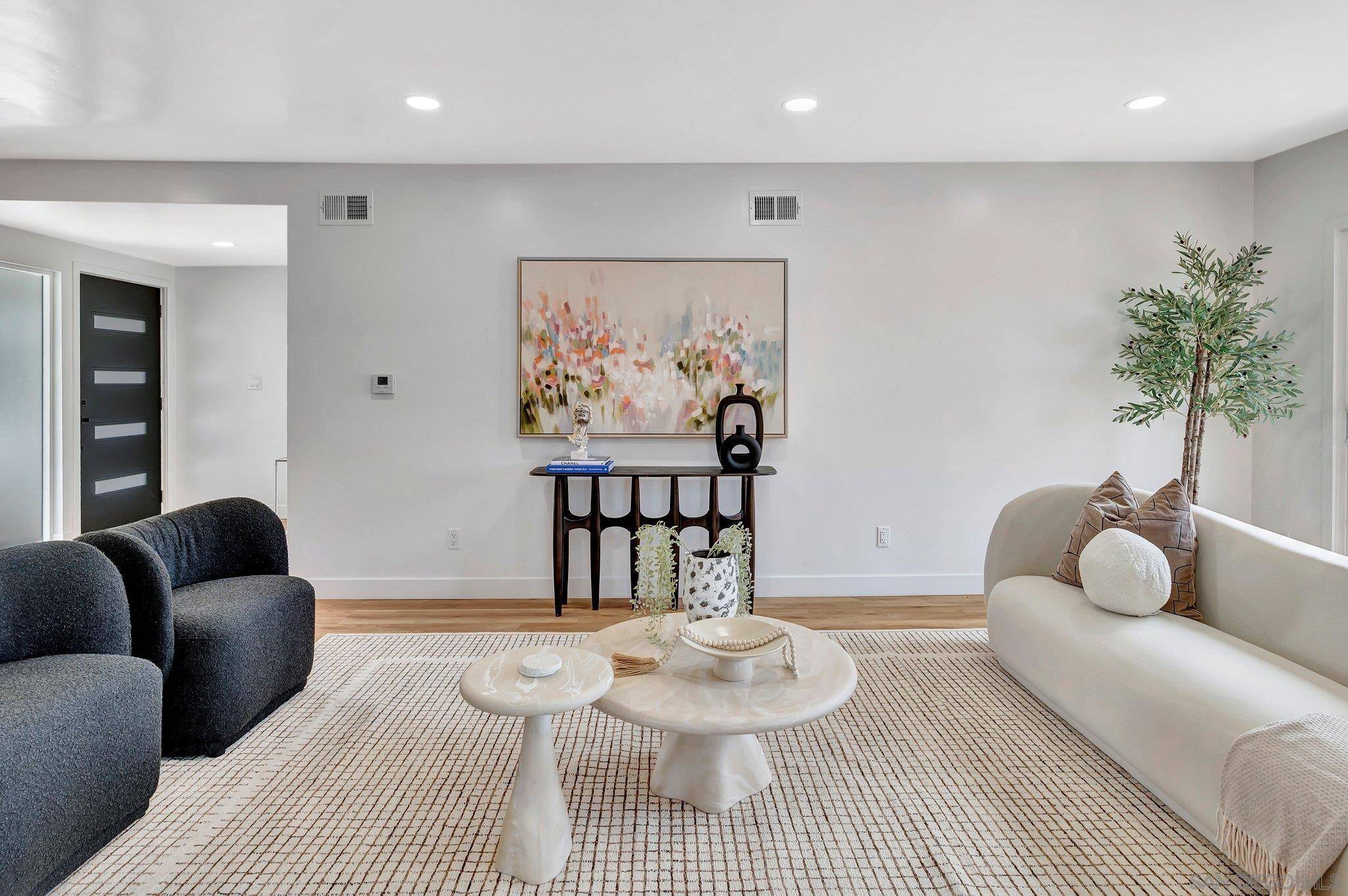 San Diego, CA 92110,2244 Milton Ct