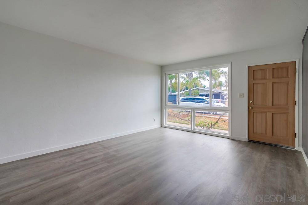 San Diego, CA 92117,4972 Ensign St