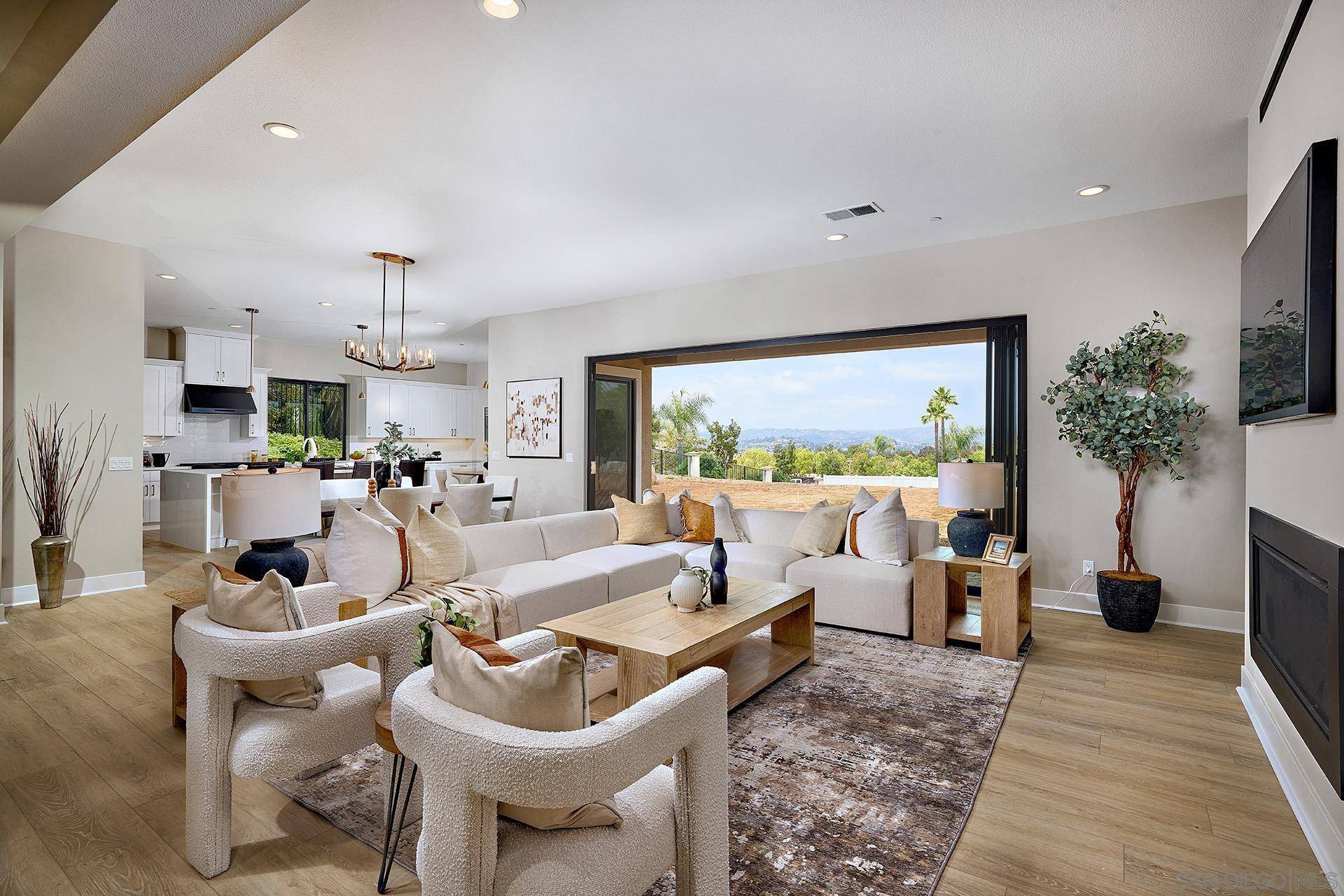 Escondido, CA 92029,1755 Calle Catalina