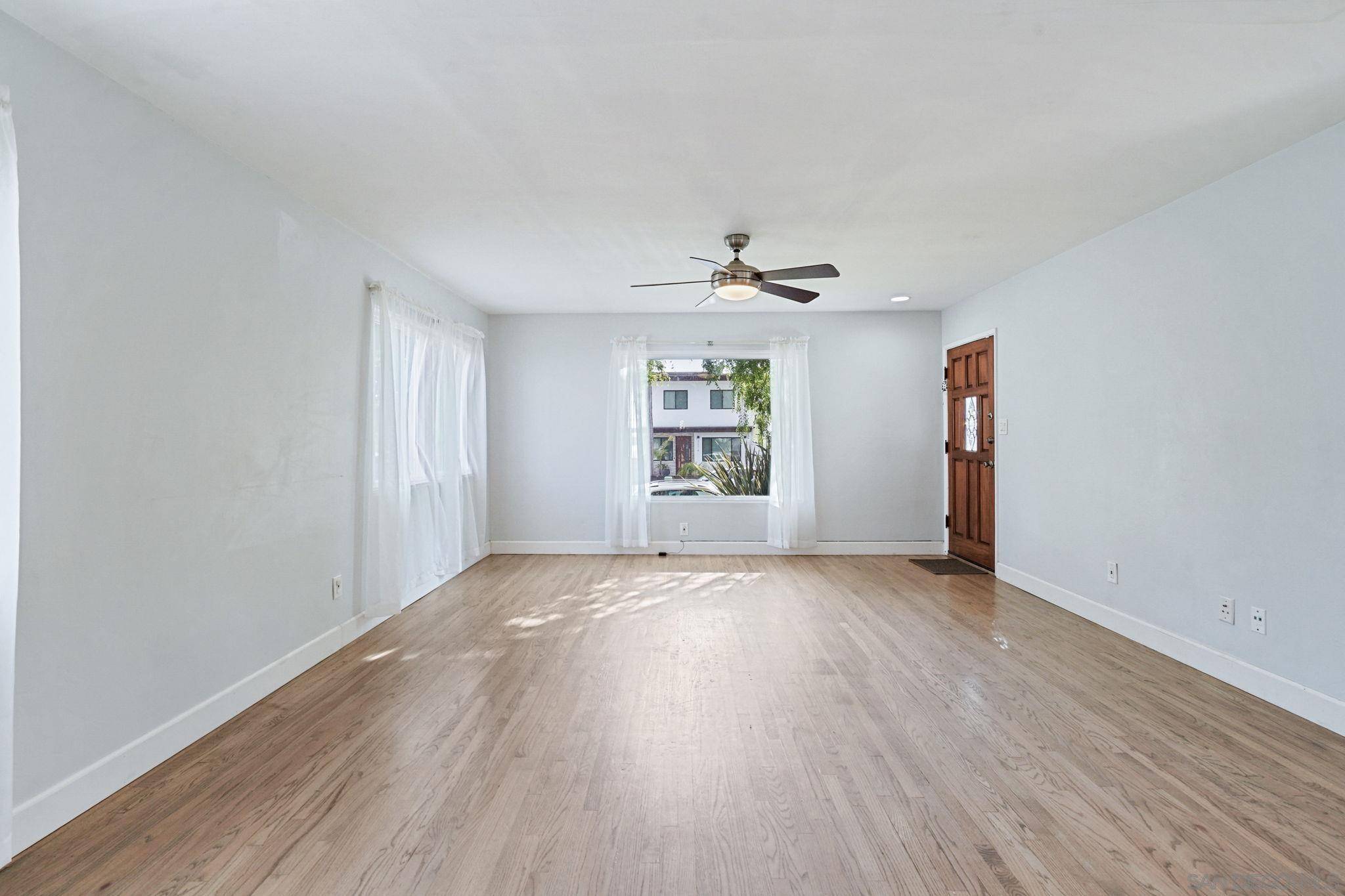 San Diego, CA 92109,5277 Cass St