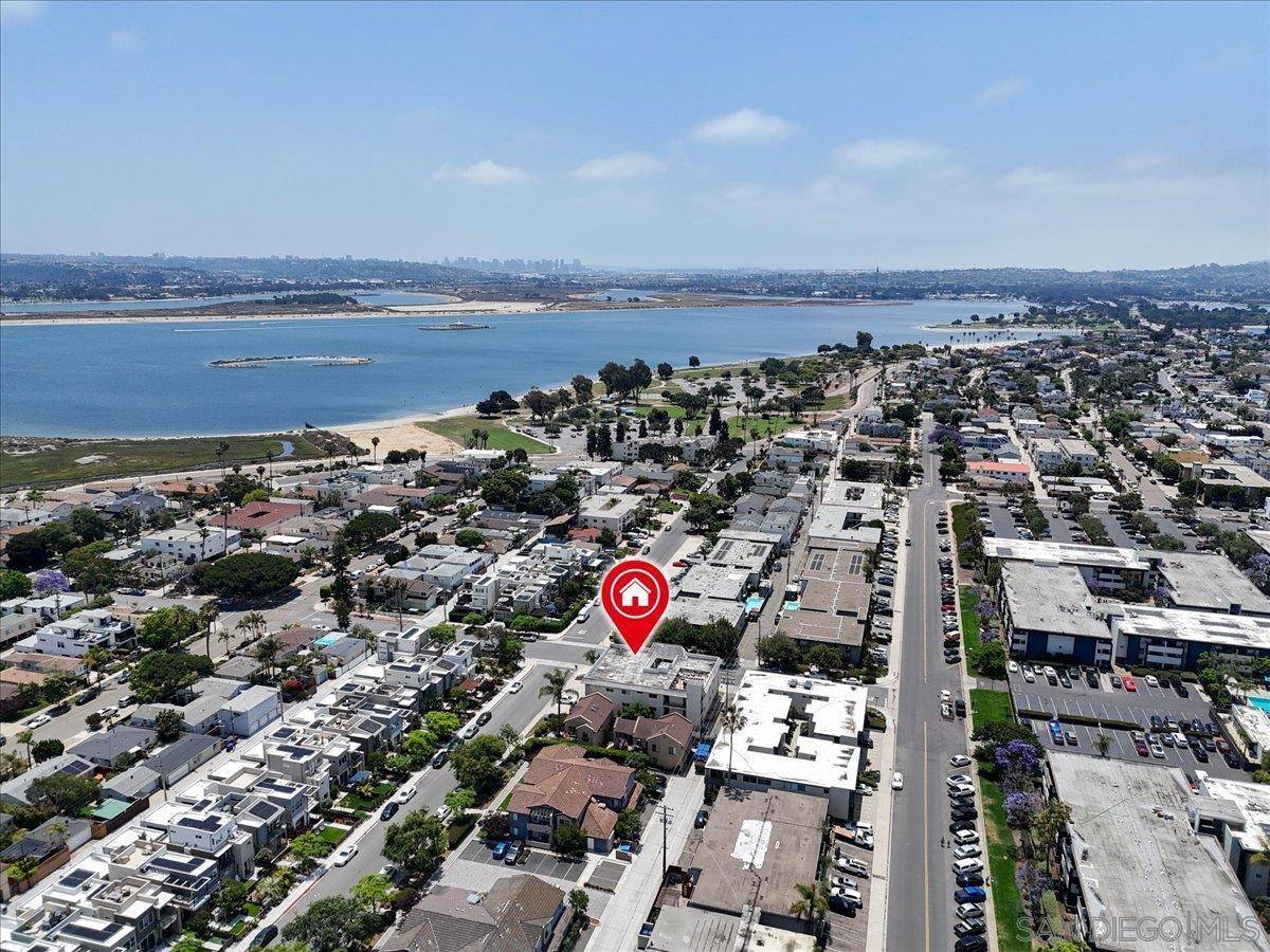 San Diego, CA 92109,1740 Roosevelt st #F