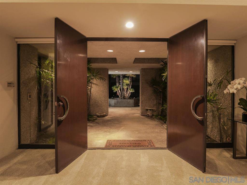 La Jolla, CA 92037,7963 Prospect Pl
