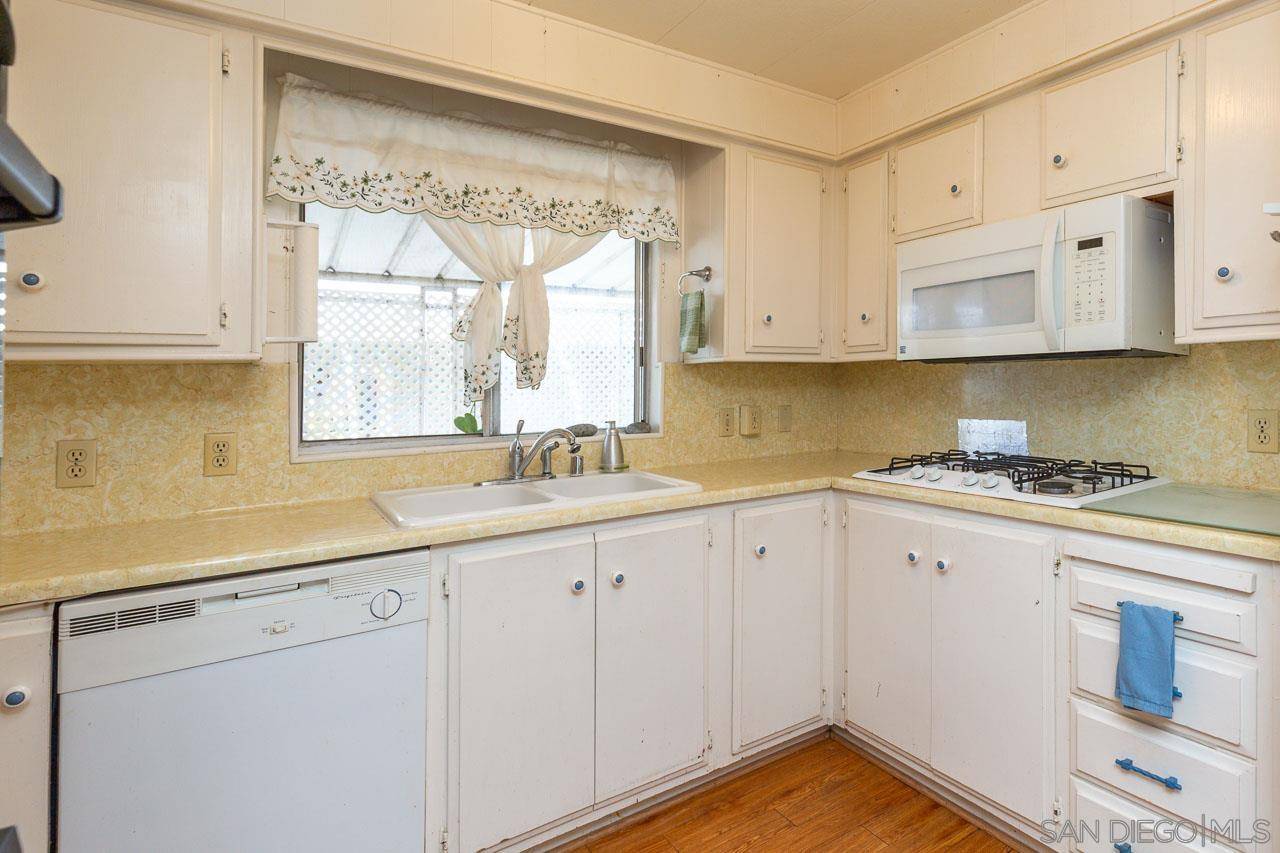 Escondido, CA 92027,2280 E Valley Parkway #5