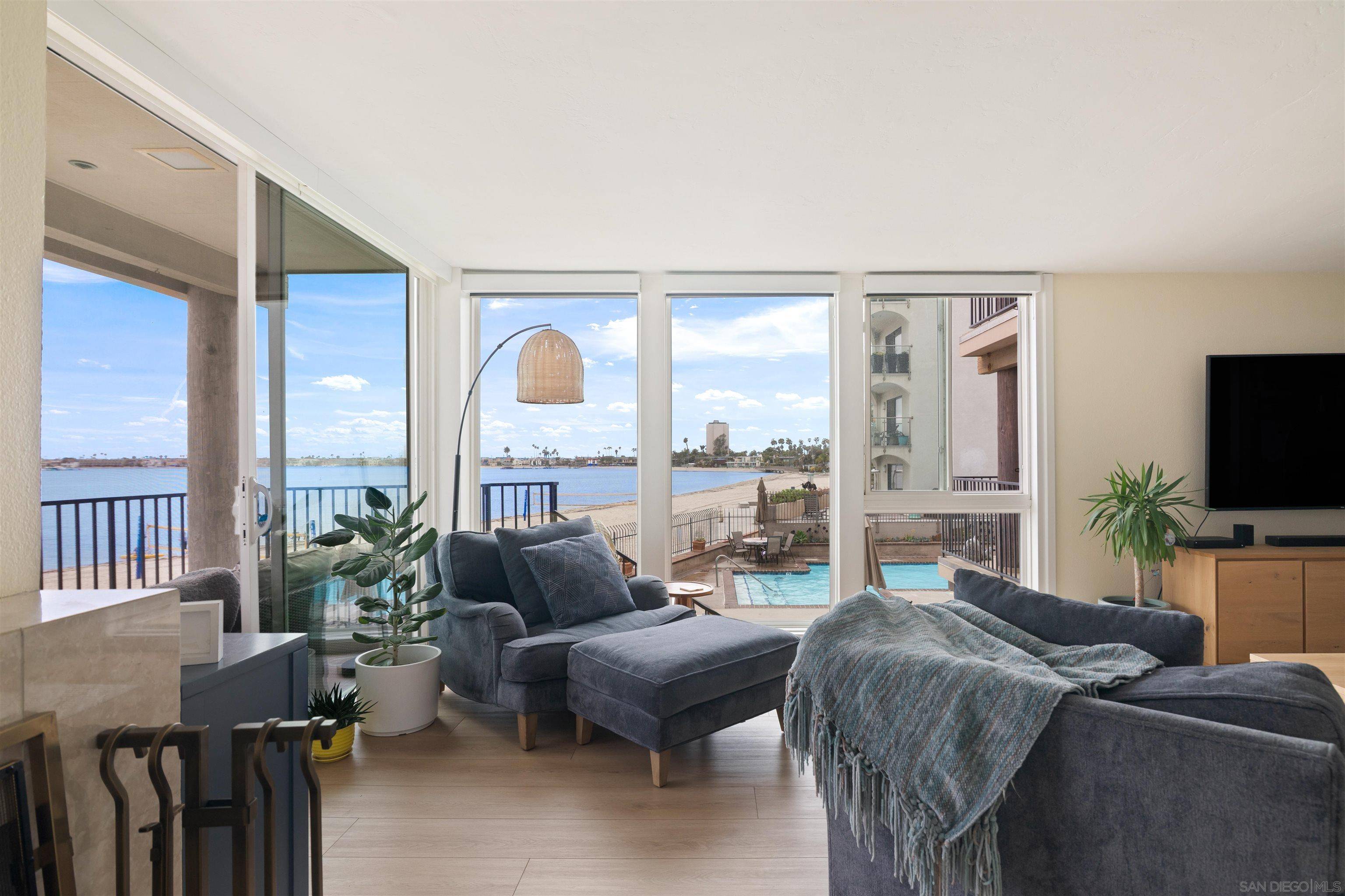 San Diego, CA 92109,1221 Parker Pl #1
