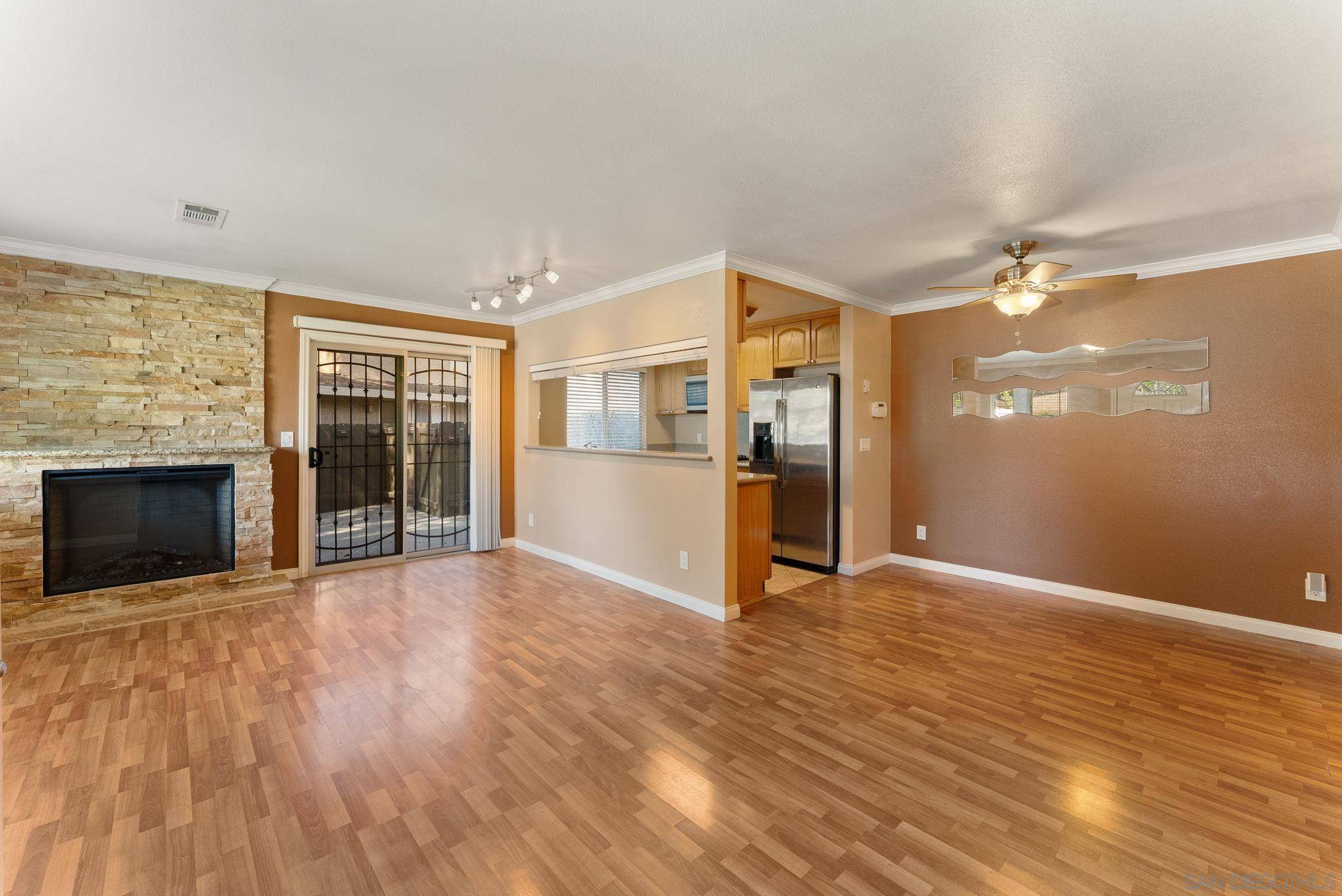 El Cajon, CA 92019,967 Amistad Pl #A