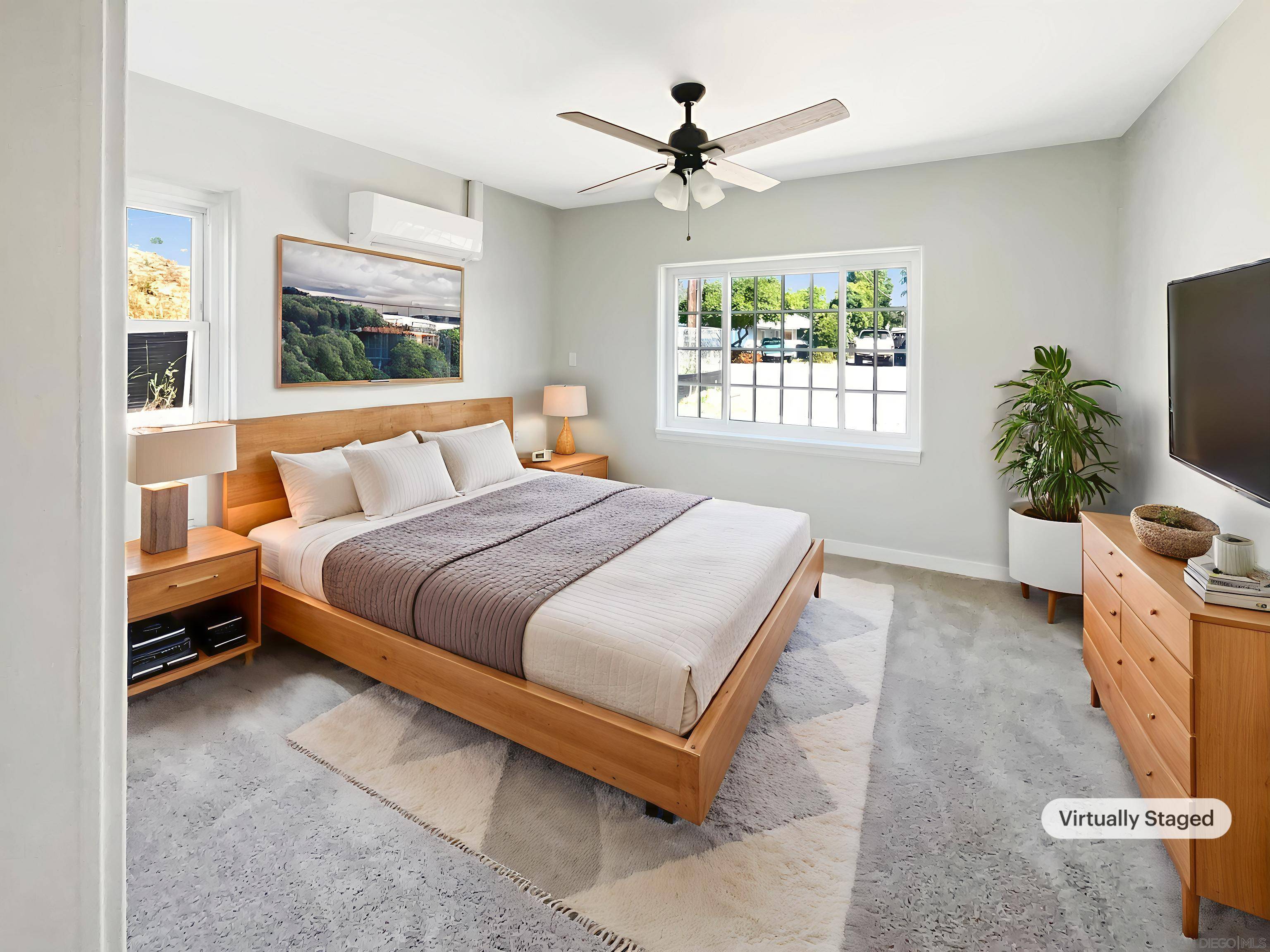 Ramona, CA 92065,325 F St