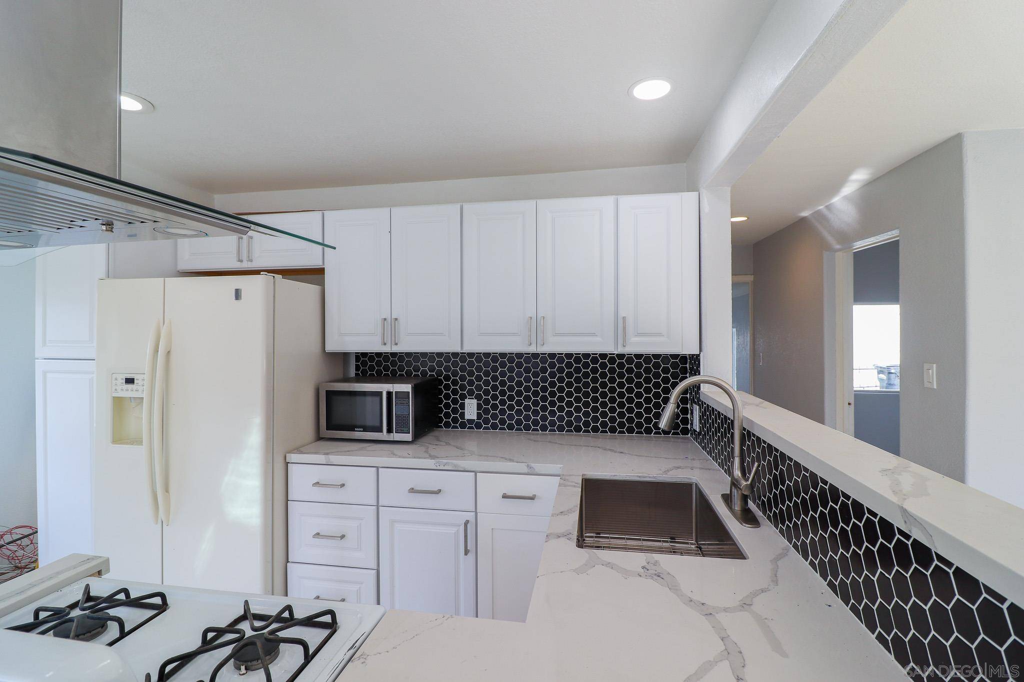 San Ysidro, CA 92173,110 W Hall