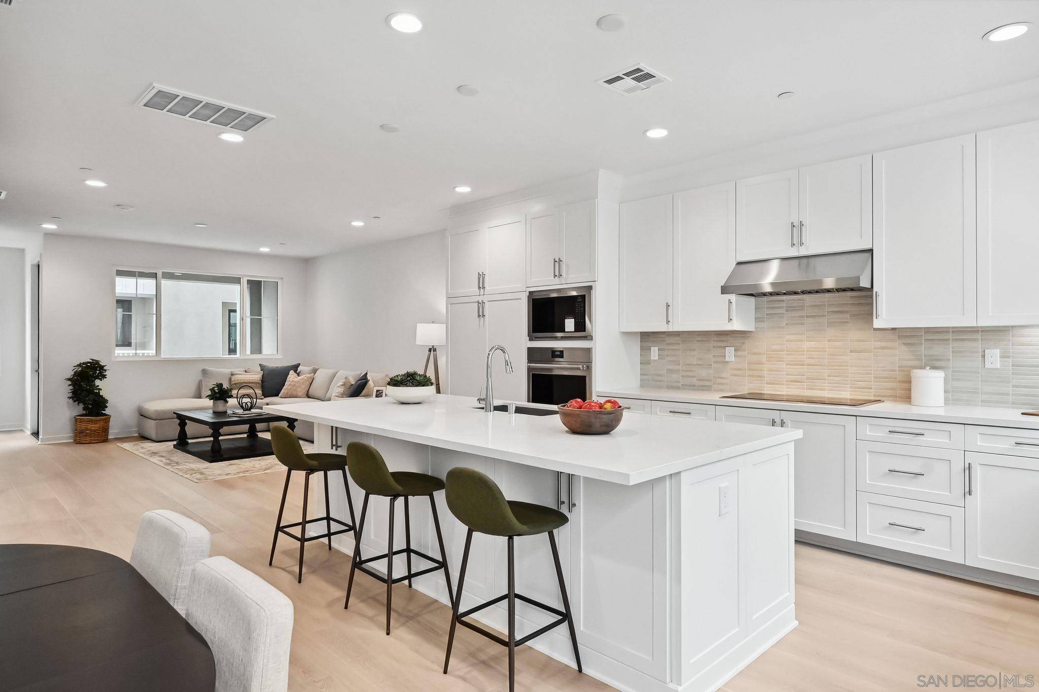 Carlsbad, CA 92008,2581 Broom Ln