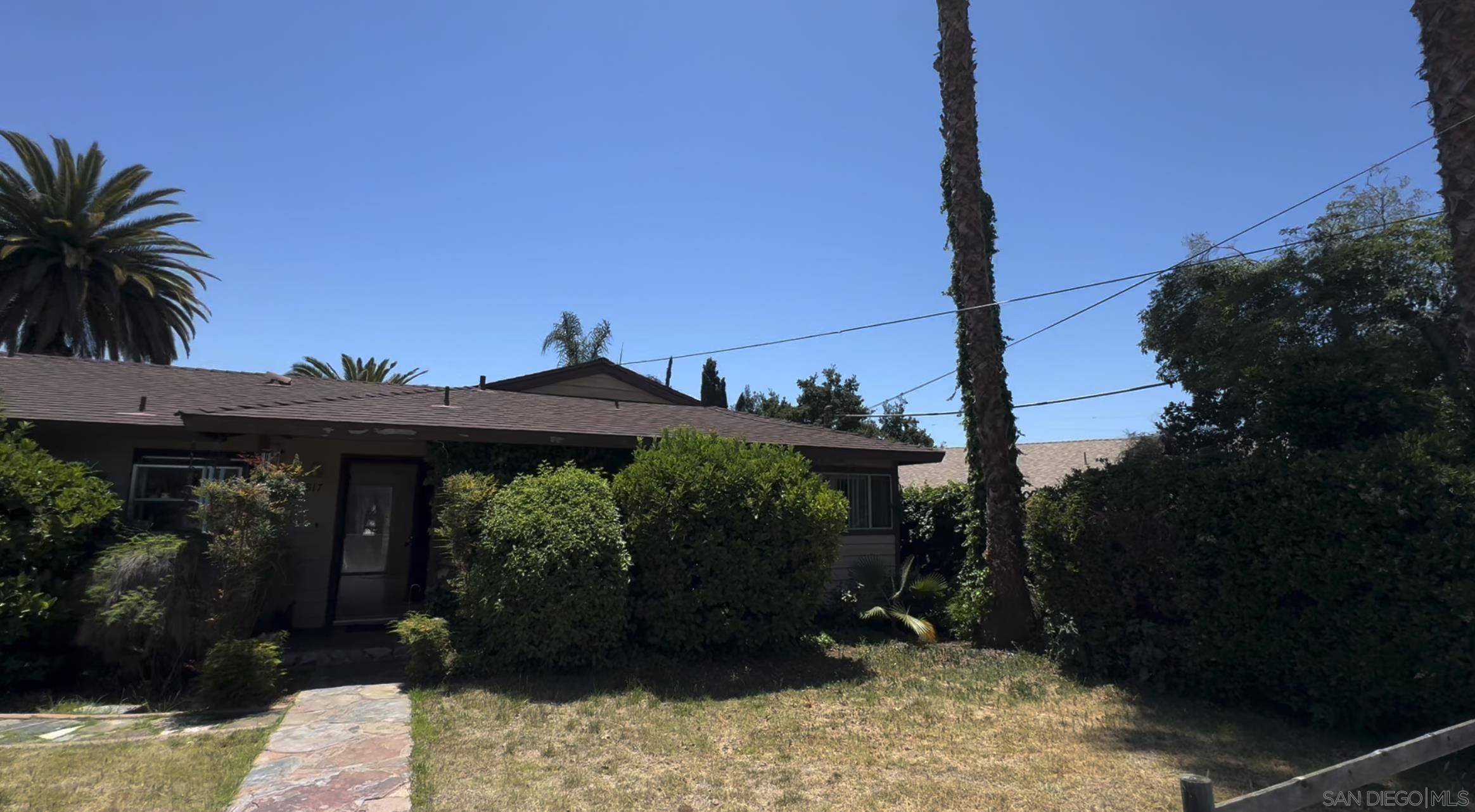 El Cajon, CA 92021,817 Arboleda Rd