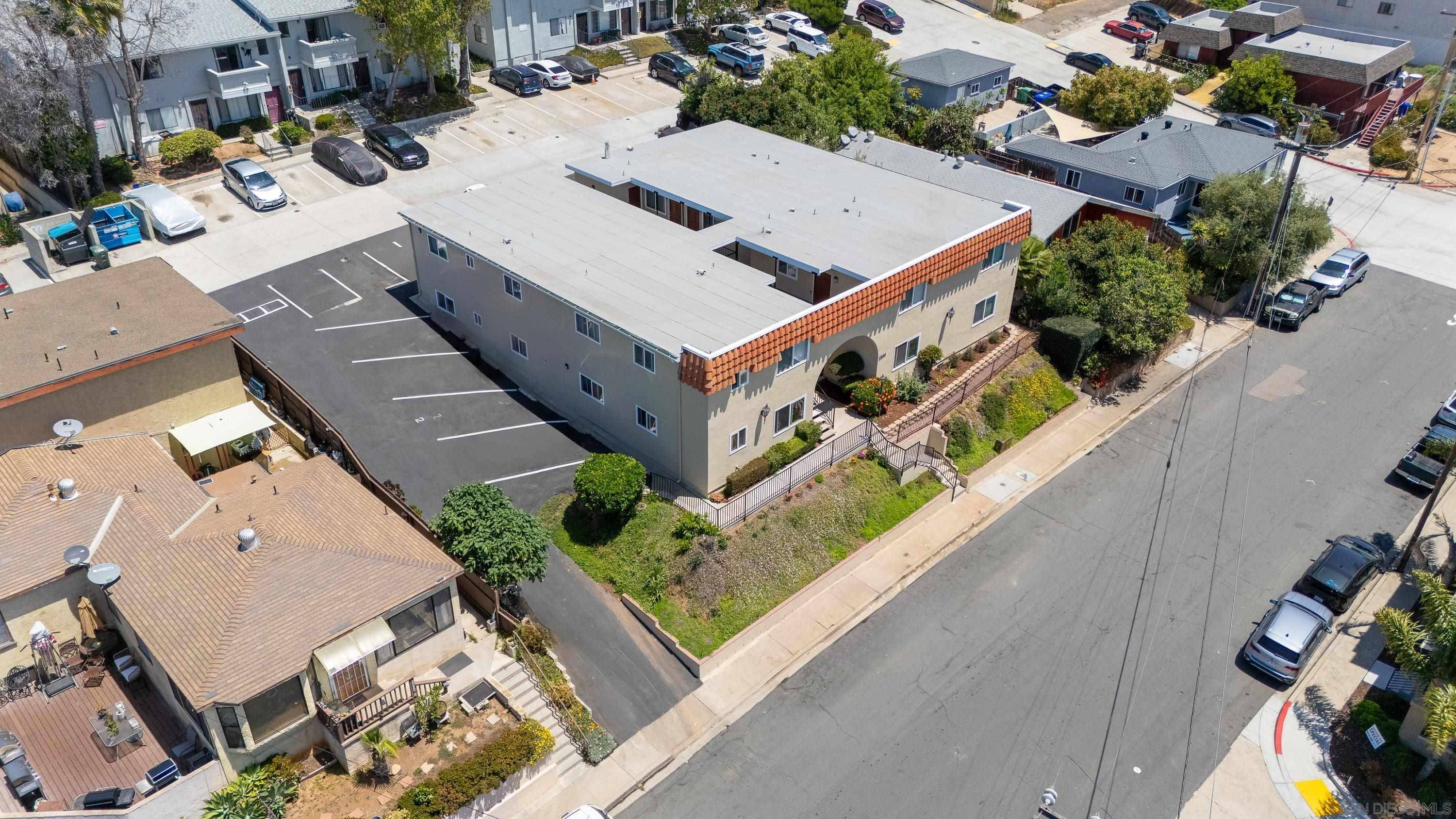 San Diego, CA 92110,5844 Riley St.