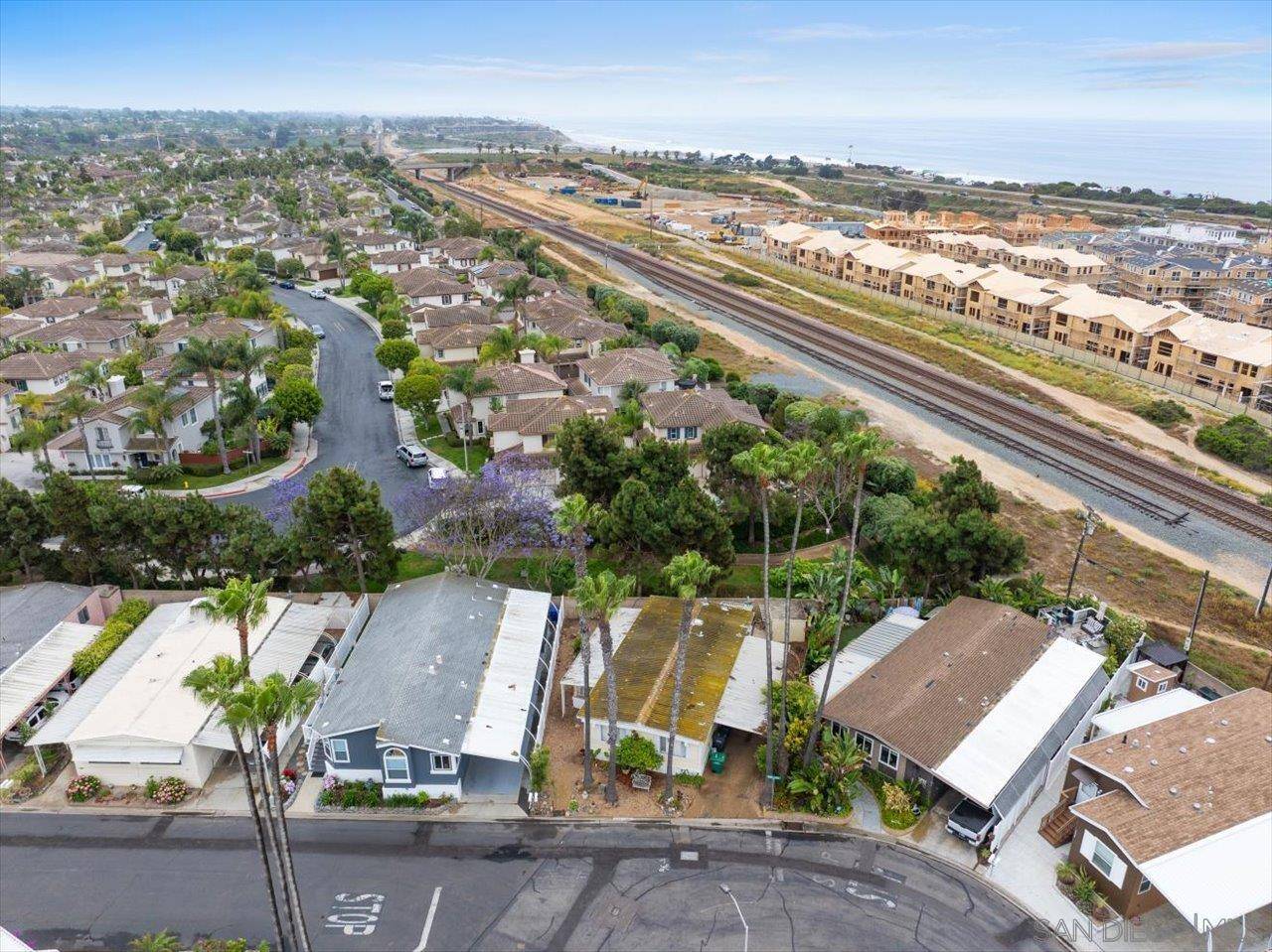 Carlsbad, CA 92011,7239 San Luis #184