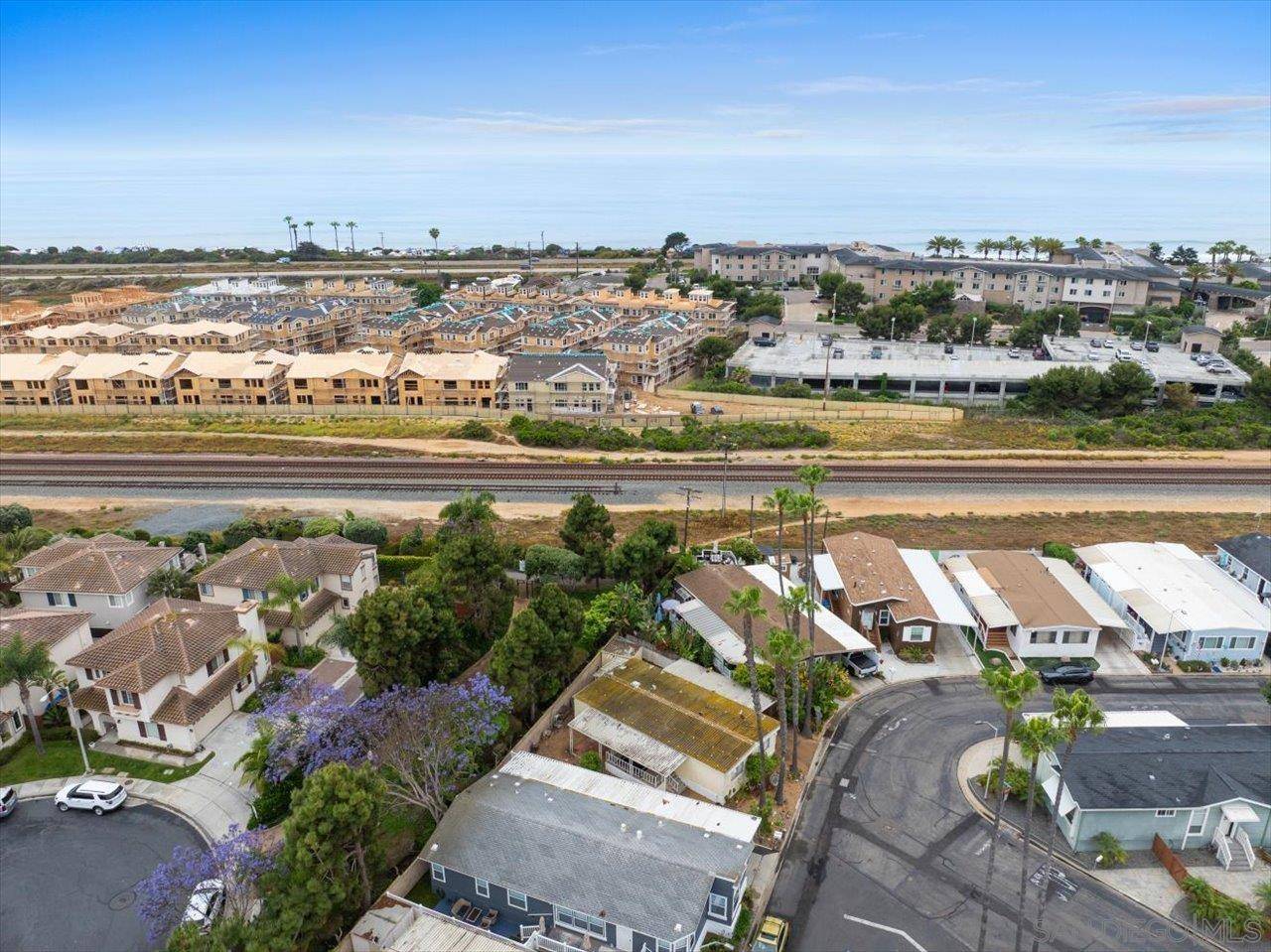 Carlsbad, CA 92011,7239 San Luis #184