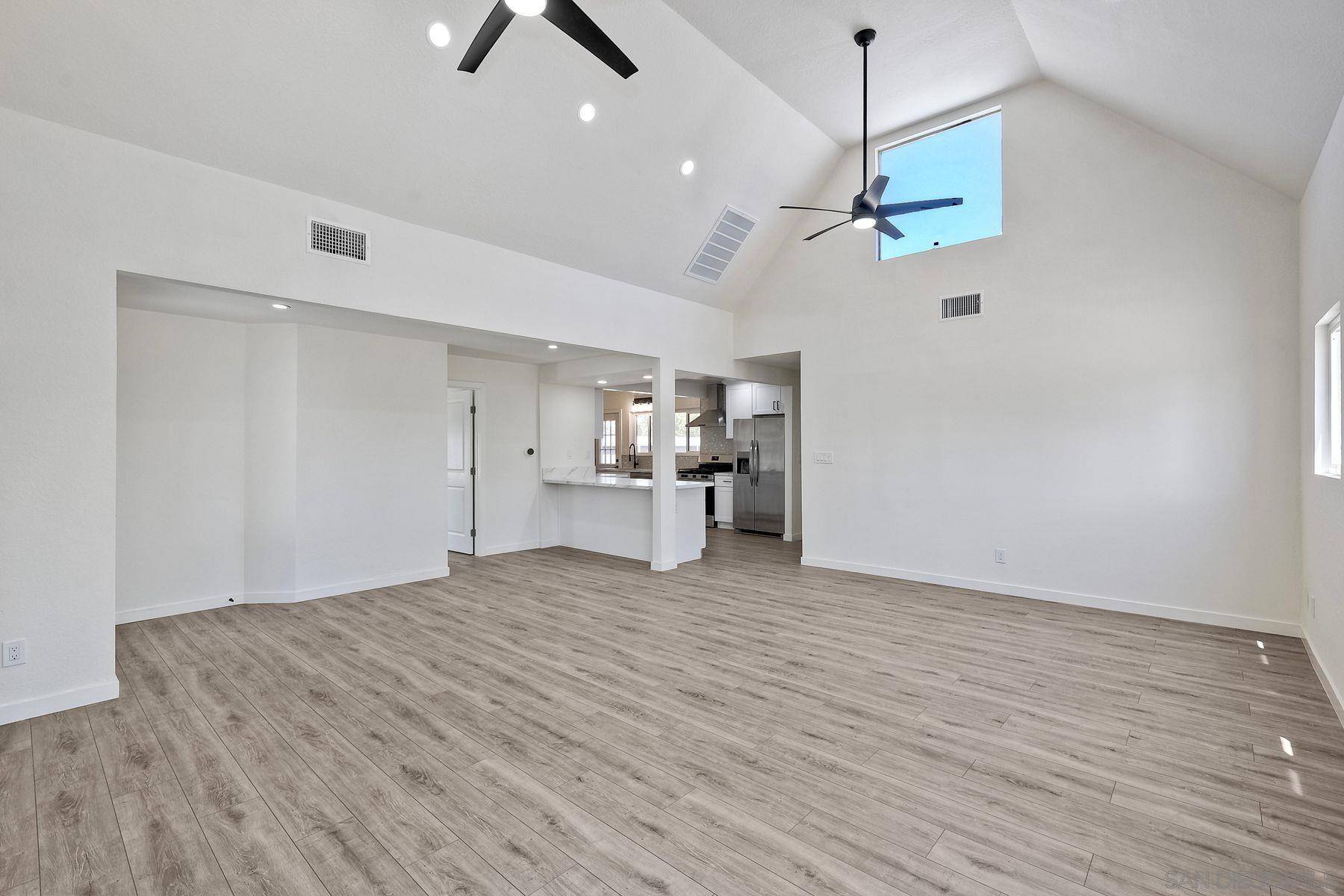 San Diego, CA 92117,3592 Hatteras Ave