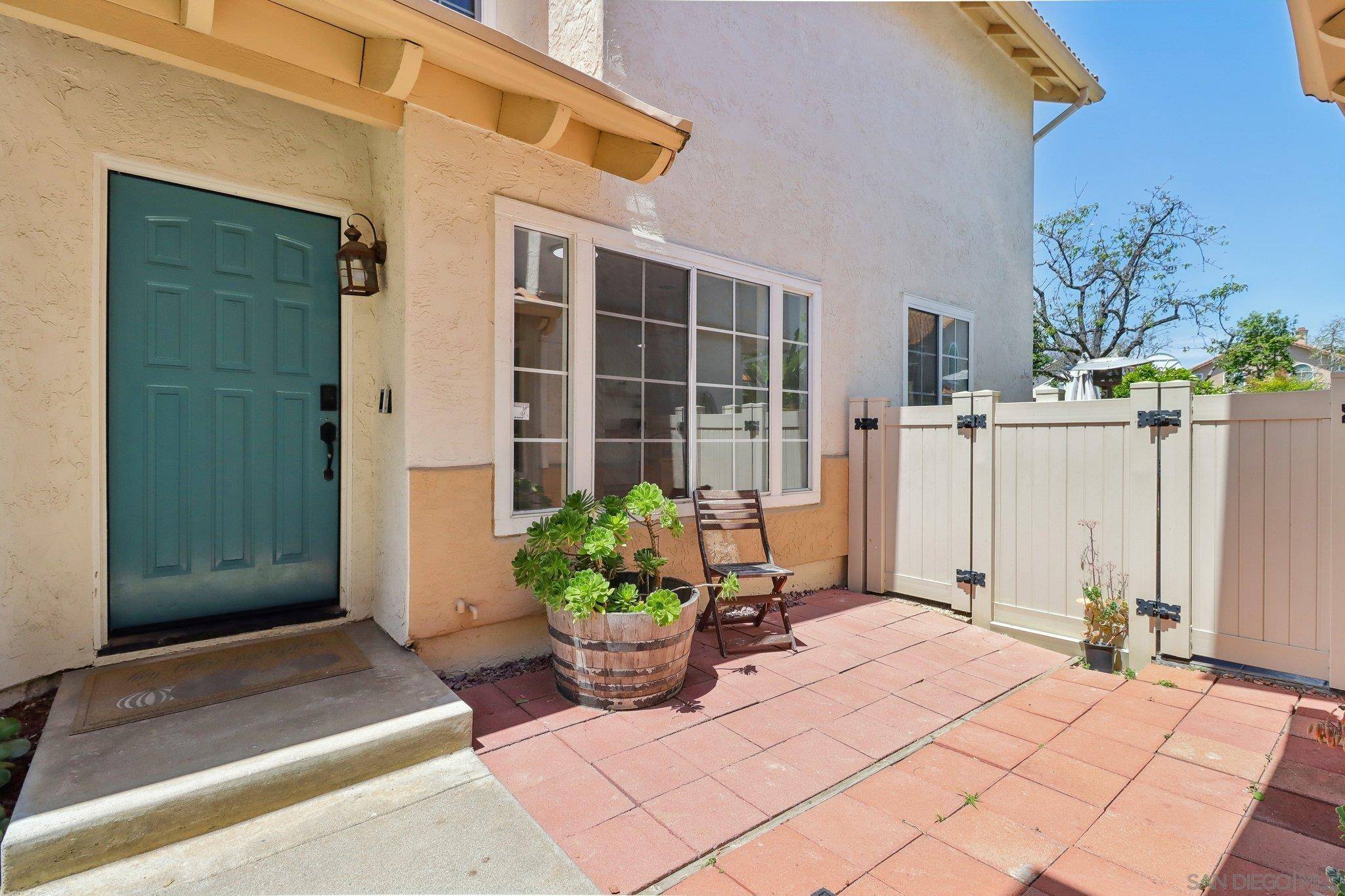 Vista, CA 92083,1716 Promenade Circle