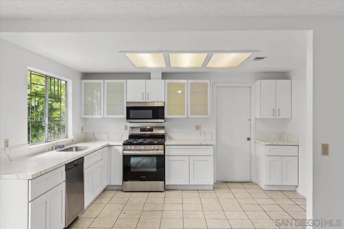 Spring Valley, CA 91977,9616 Apple Street