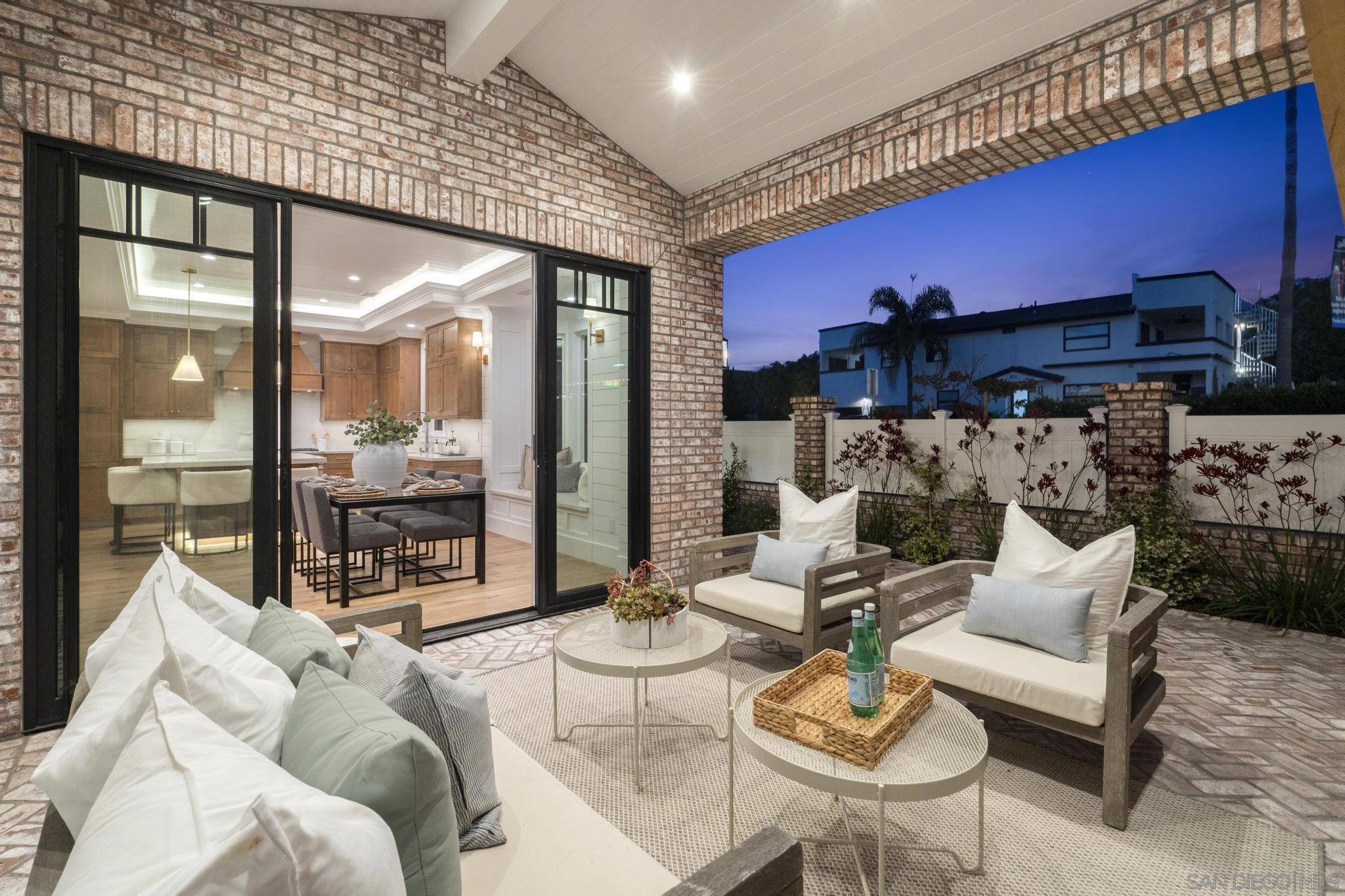 San Diego, CA 92037,464-466 Westbourne