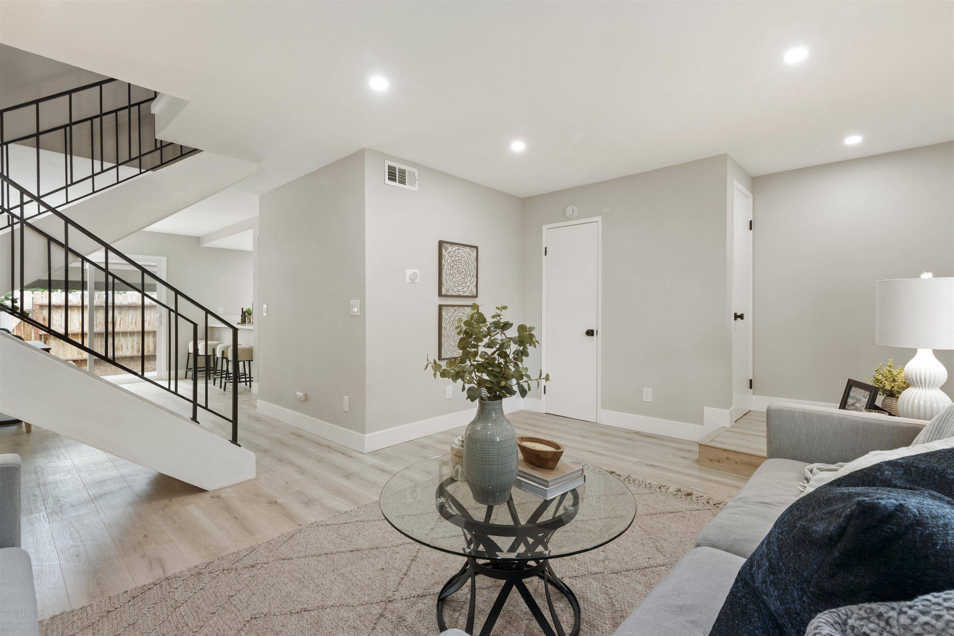El Cajon, CA 92021,1204 Denver Lane #H