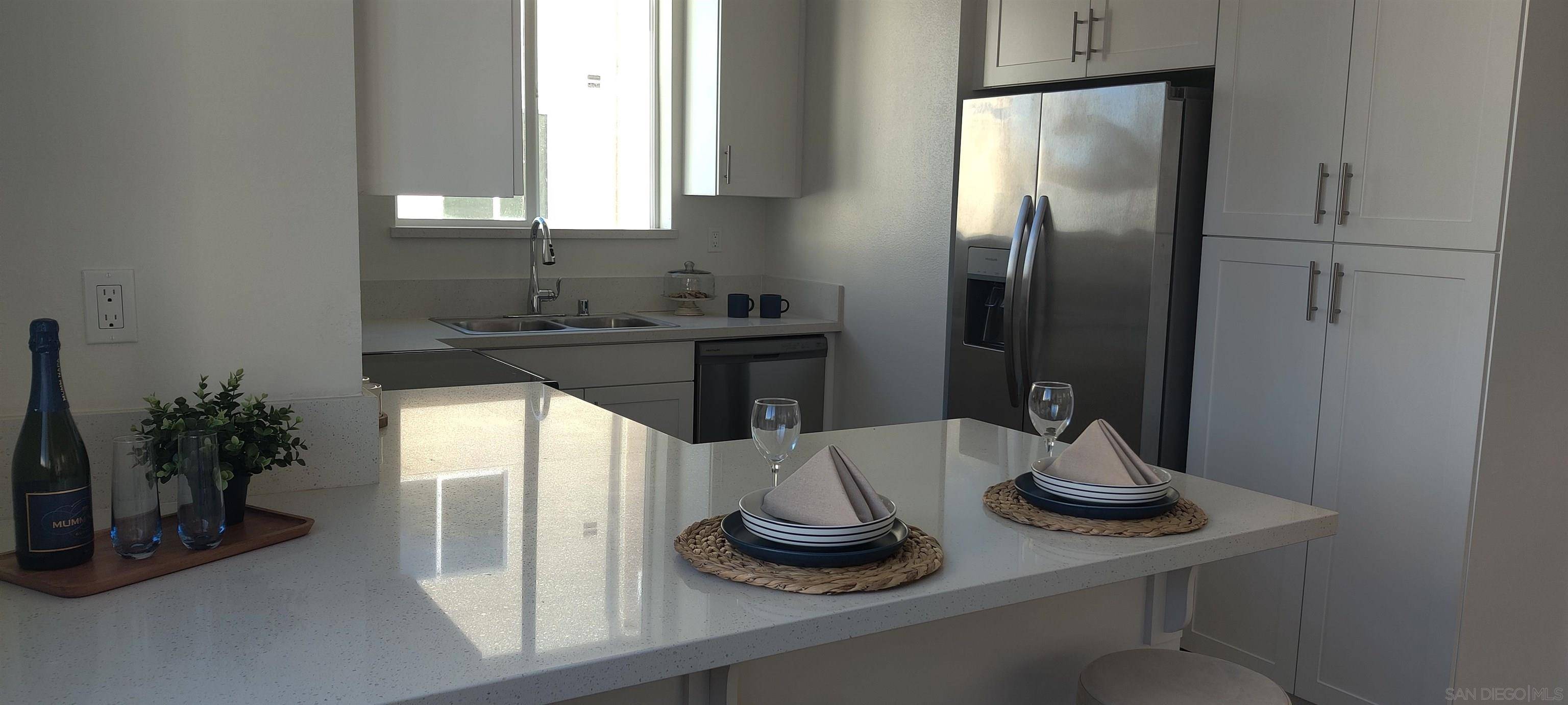 San Diego, CA 92114,5282 Naranja St #10