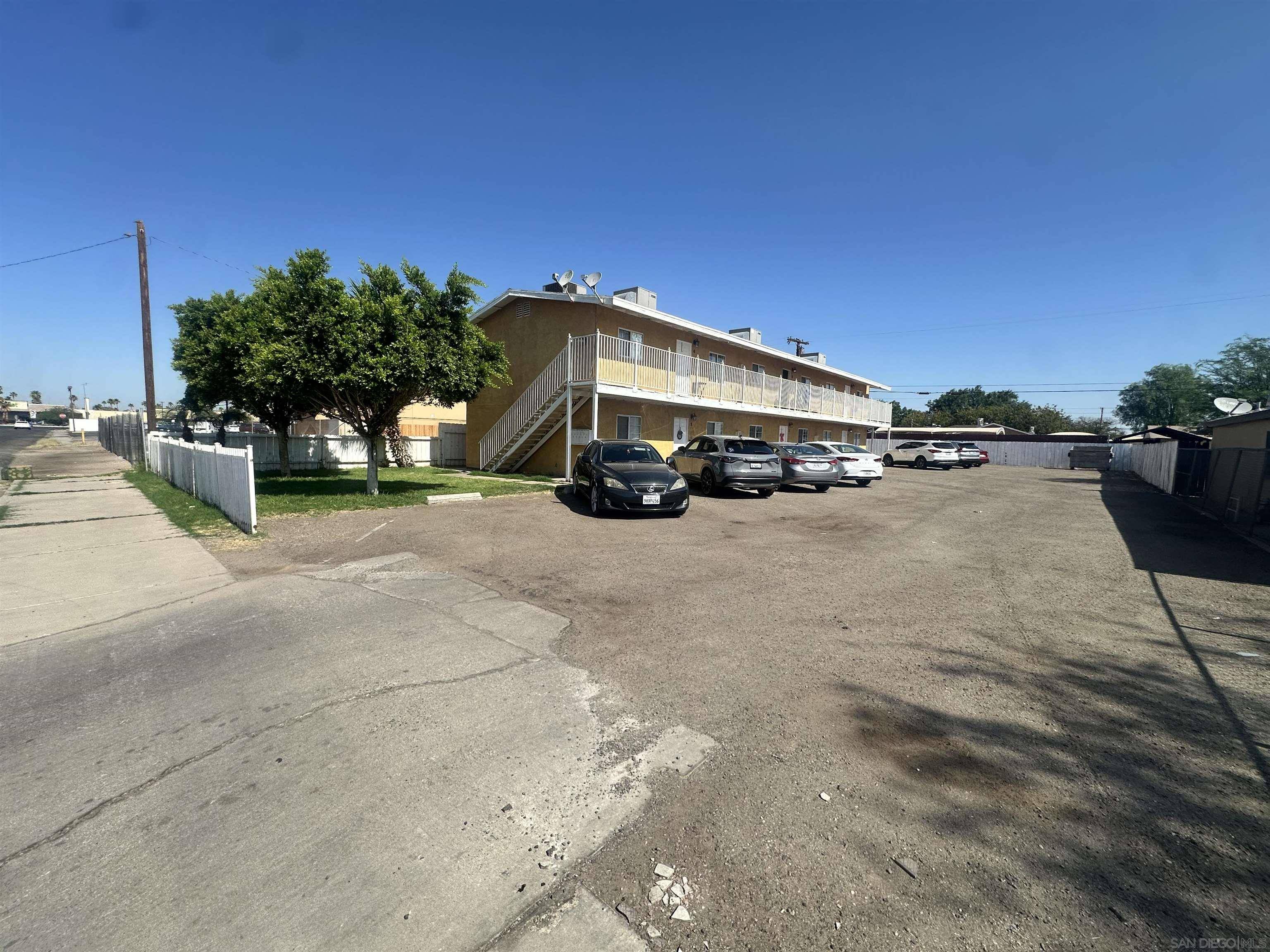 El Centro, CA 92243,1412 El Centro Ave