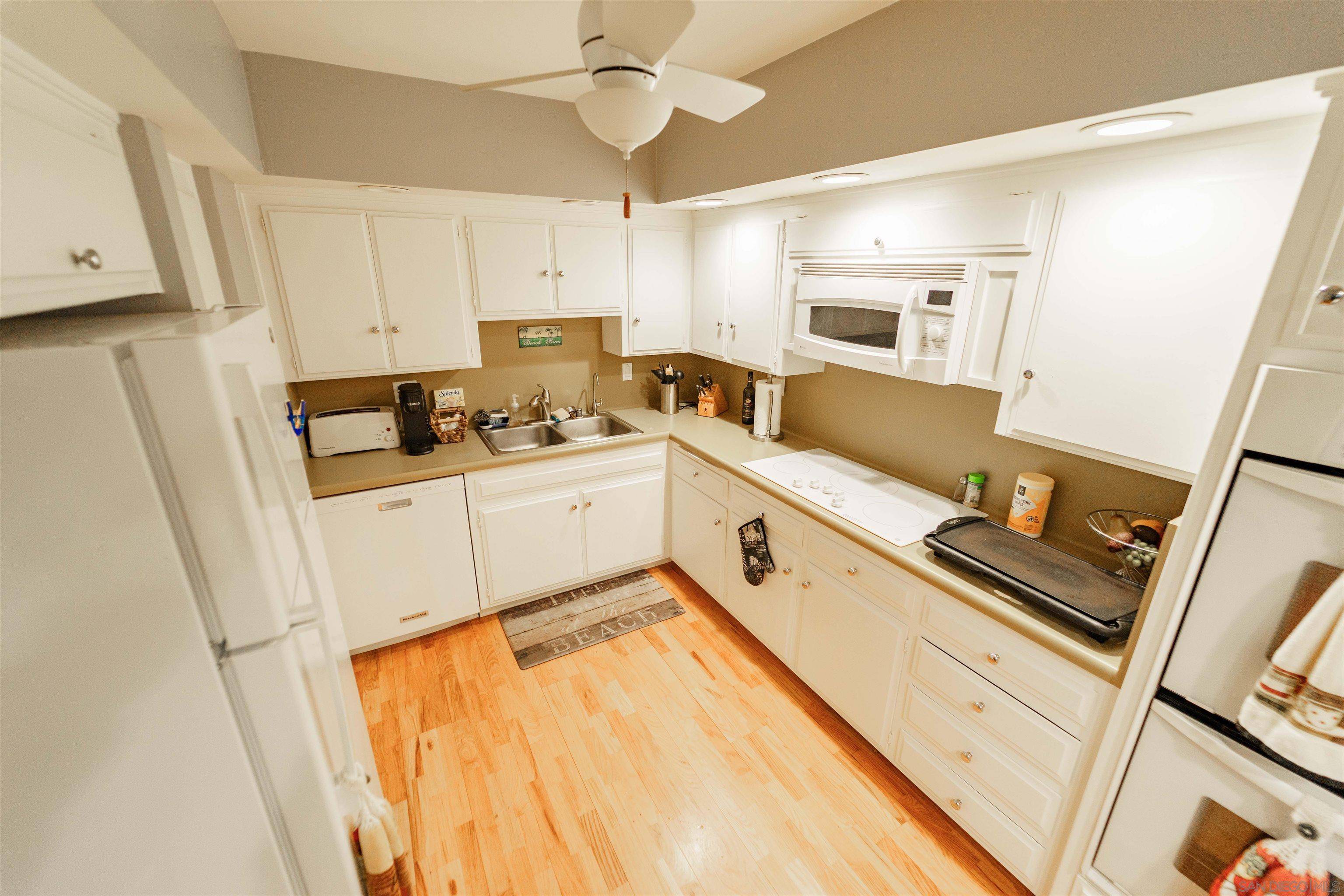 La Mesa, CA 91942,4900 Rosehedge #210