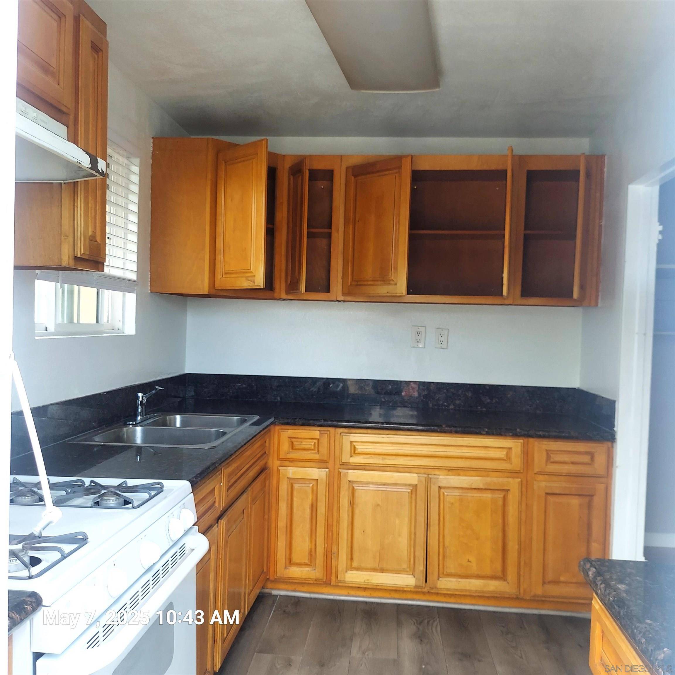 San Diego, CA 92111,6736-6740 Kelly St