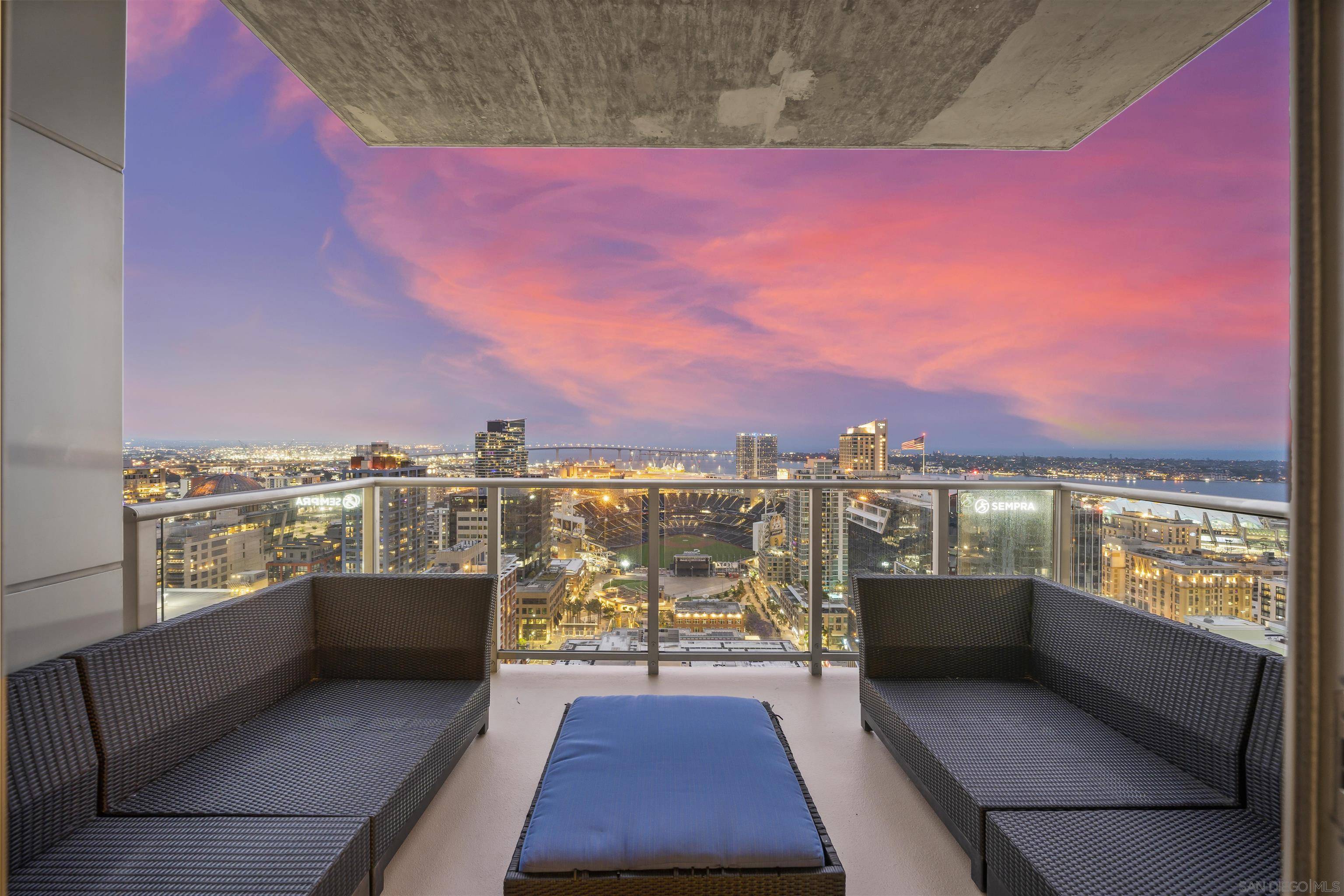 San Diego, CA 92101,800 The Mark Ln #2903