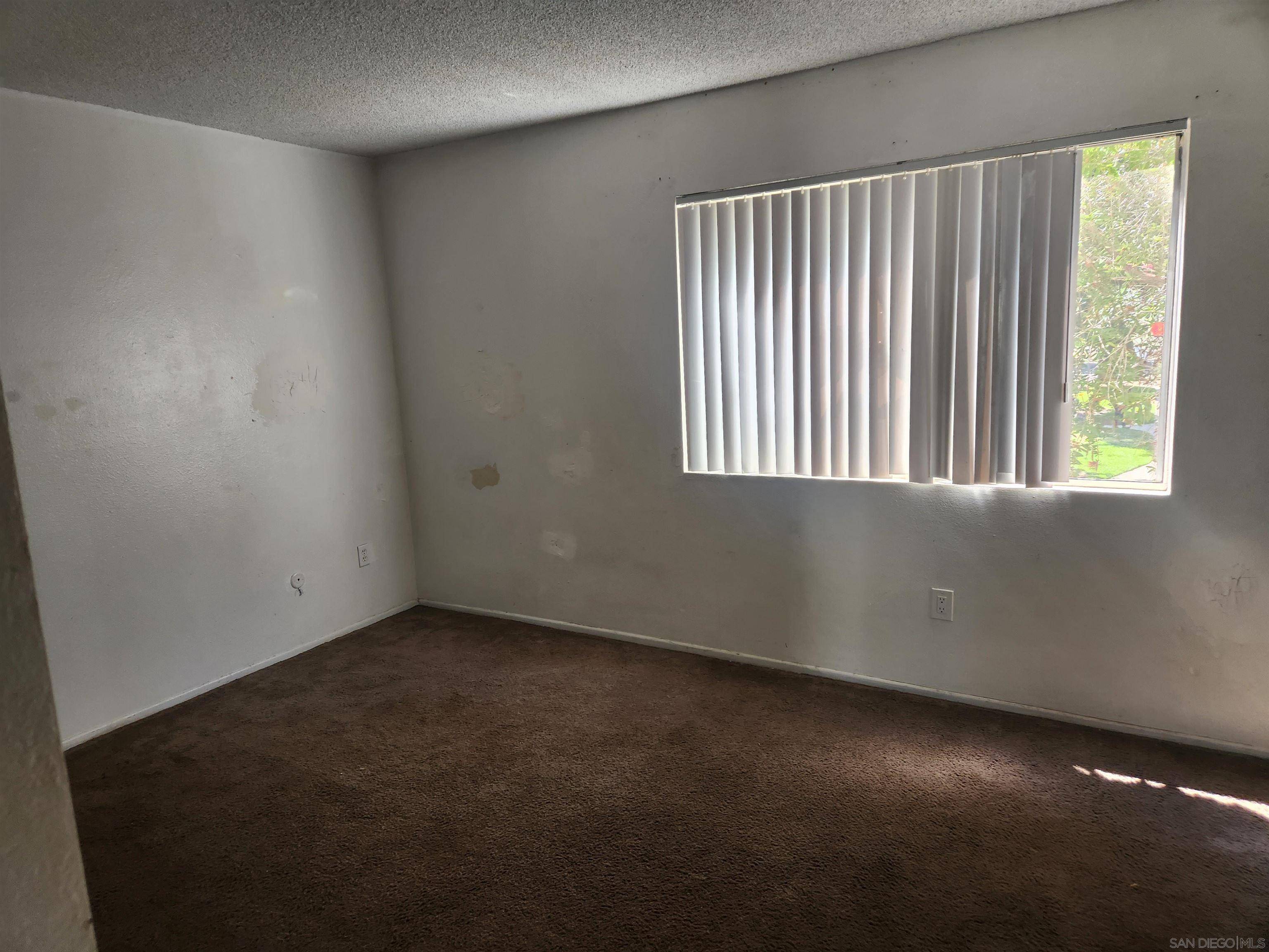 Escondido, CA 92027,1811 E Grand 120