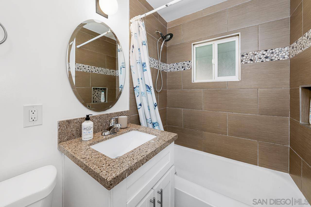 La Mesa, CA 91942,4241 70th Street