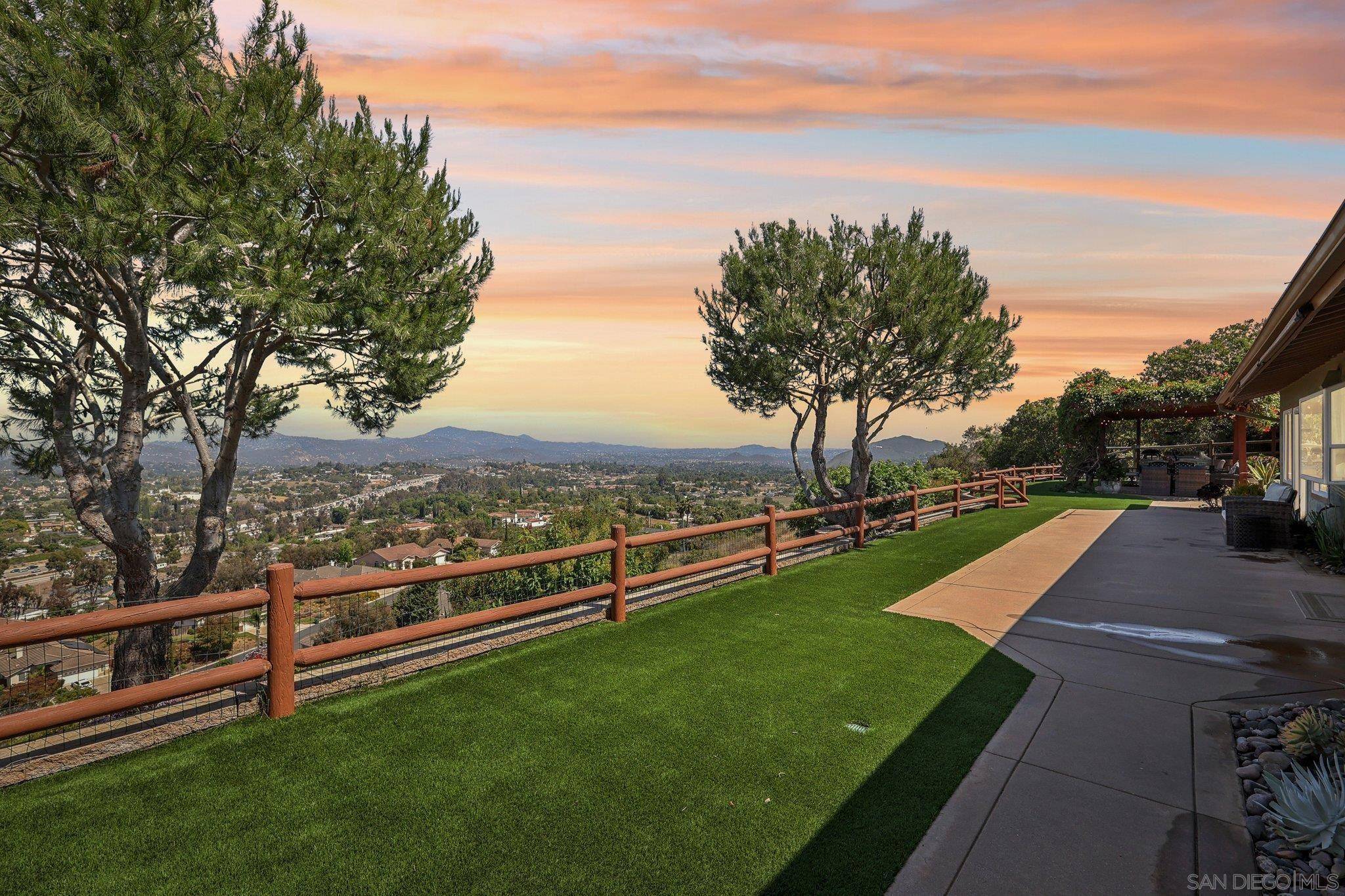 Escondido, CA 92029,1305 Eagle Glen