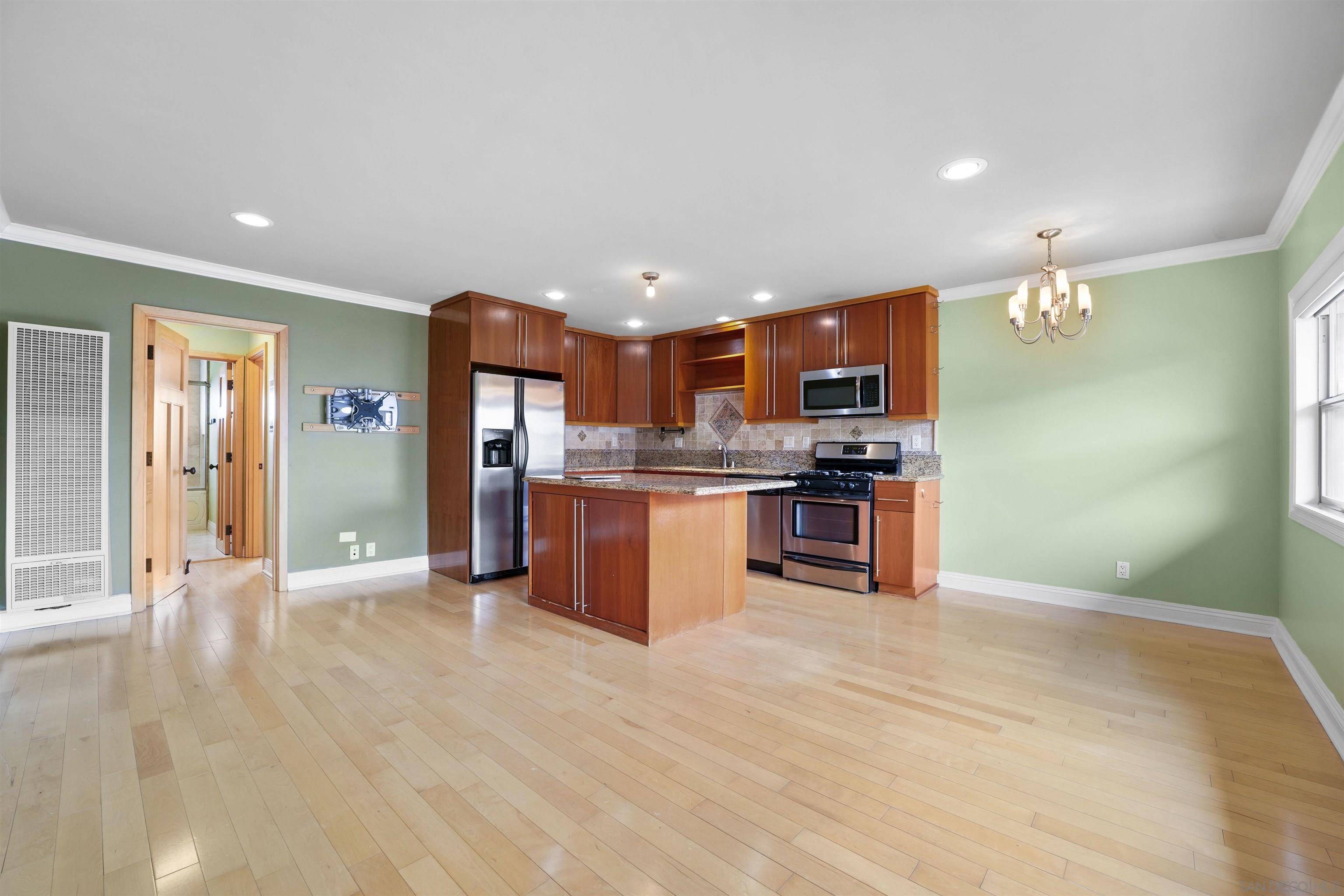 San Diego, CA 92109,1049 Felspar St. #38