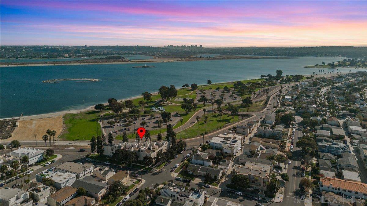 Pacific Beach, CA 92109,3770 Crown Point #103